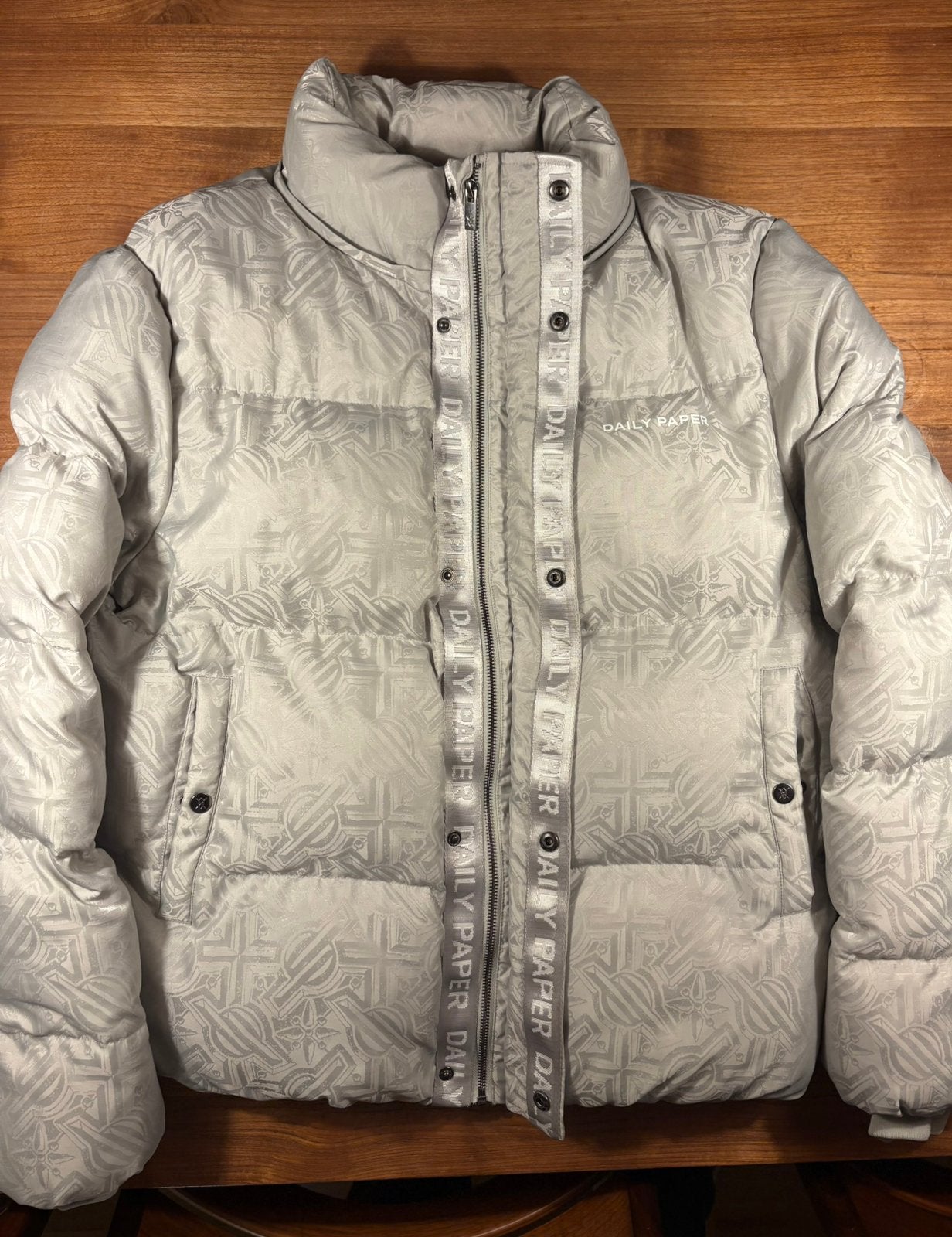 Daily Paper Ruzna Puffer Jacket, Ophalen of Verzenden, Zo goed als nieuw, Maat 56/58 (XL), Grijs