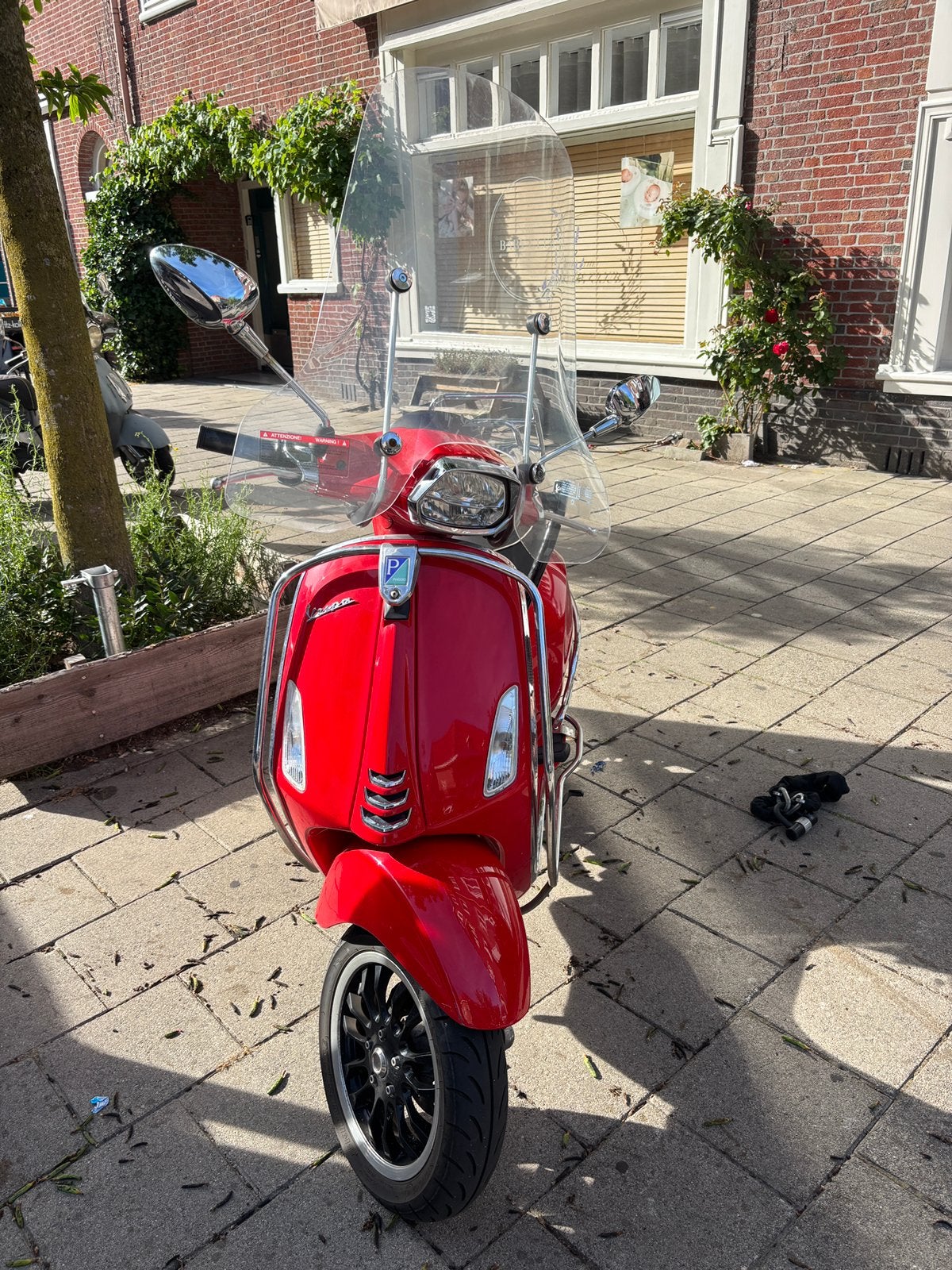 Vespa sprint rood, Fietsen en Brommers, Scooters | Vespa, Ophalen, Maximaal 45 km/u, Vespa S, Zo goed als nieuw