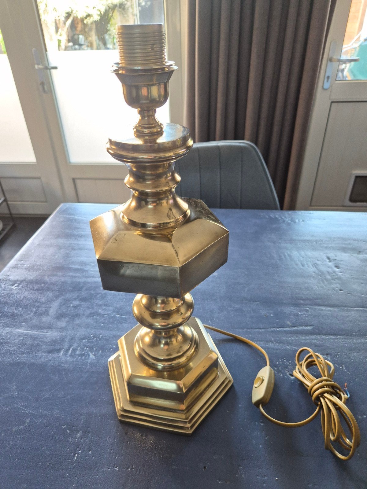 Mooie bronzen lampvoet, Ophalen