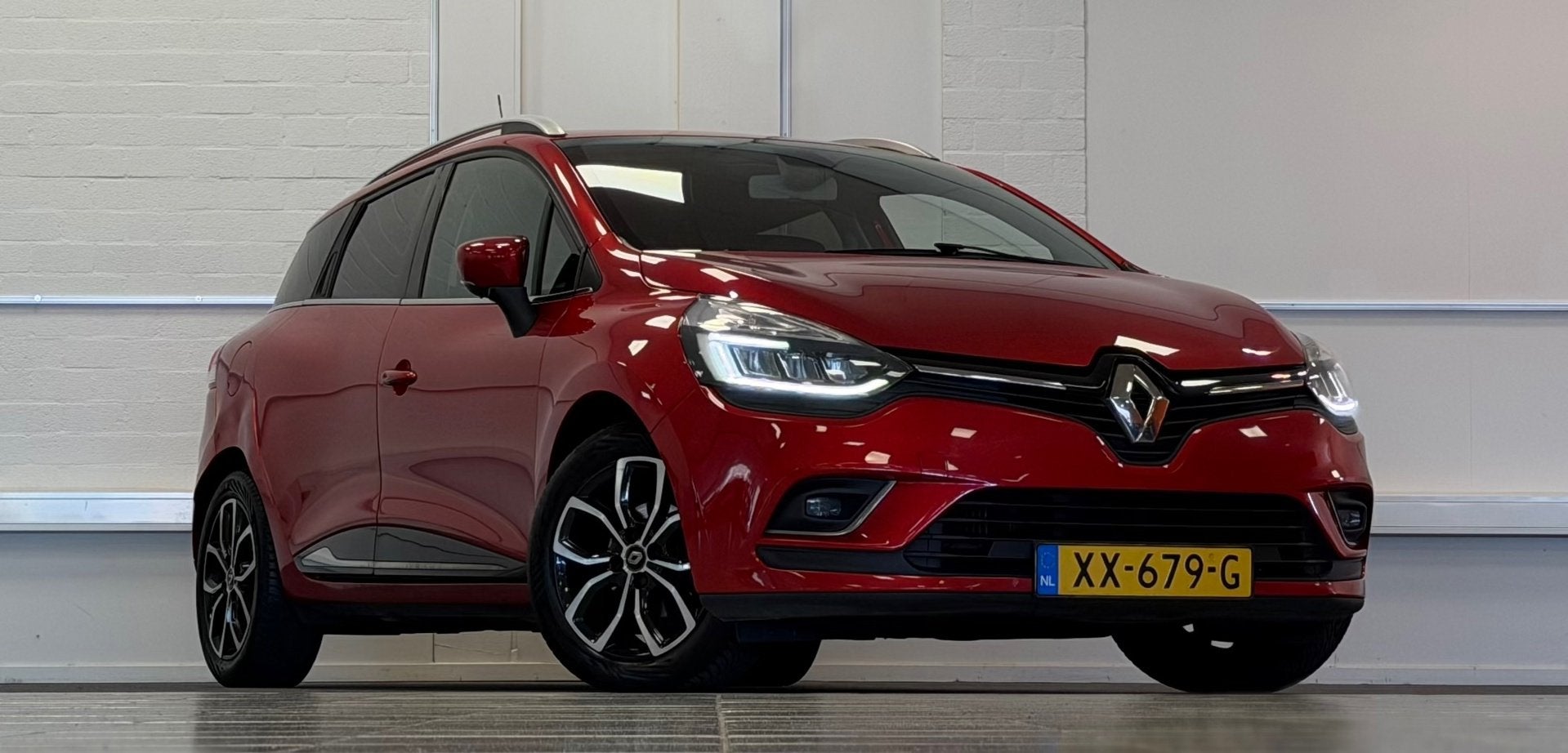 Renault Clio Estate 0.9i TCe Intens 1e eigenaar Navigatie Cl, Auto's, Voorwielaandrijving, 898 cc, Gebruikt, 1098 kg