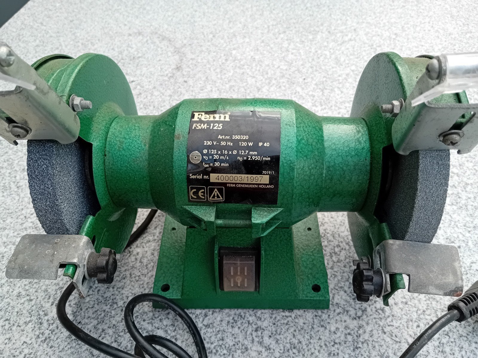 Ferm FSM-125 Werkbankslijpmachine - Z.G.A.N. met 2 schijven, Ophalen of Verzenden, Zo goed als nieuw, Minder dan 700 watt, Haakse handslijpmachine