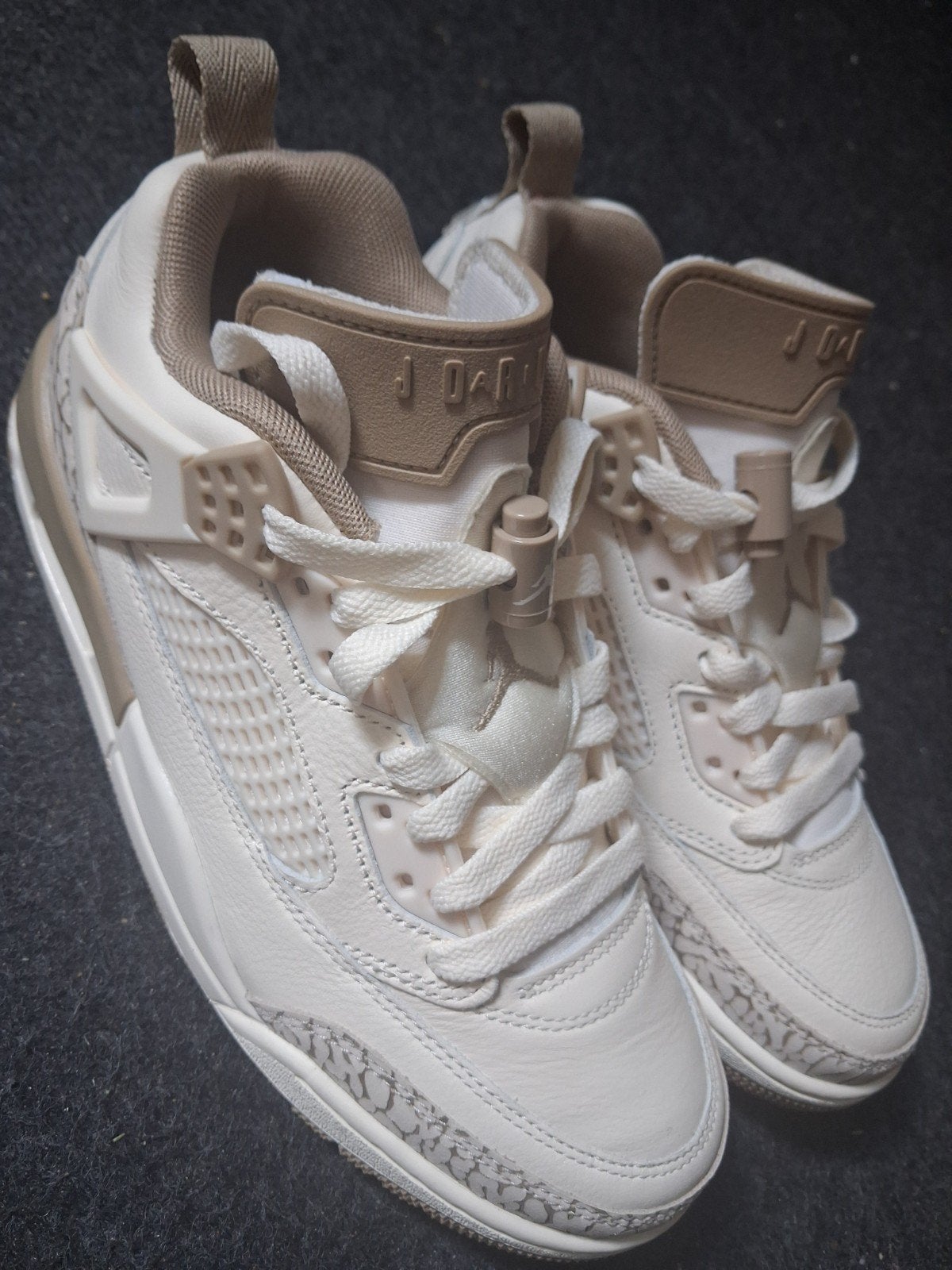 jordans maat 38, Beige, Nieuw, Ophalen of Verzenden, Sneakers of Gympen