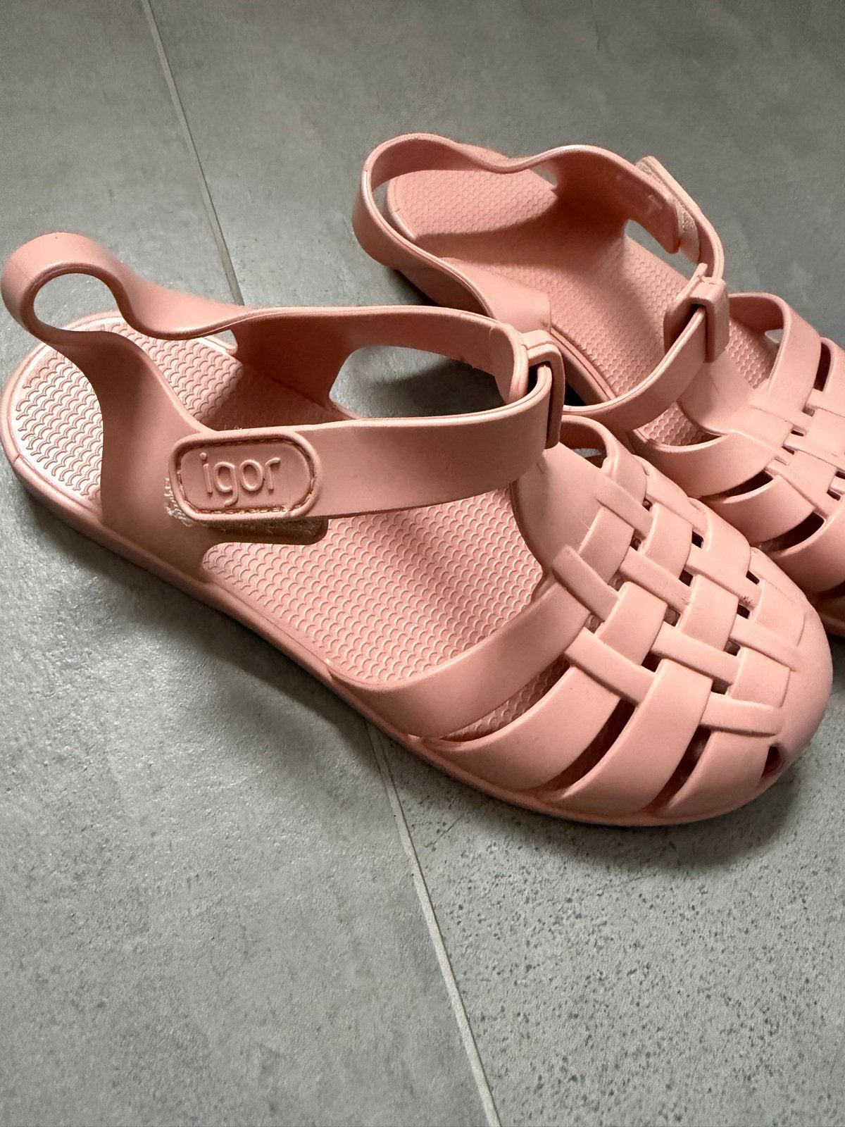 Igor sandalen maat 30 - Roze waterschoenen, Ophalen, Zo goed als nieuw, Jongen of Meisje, Schoenen