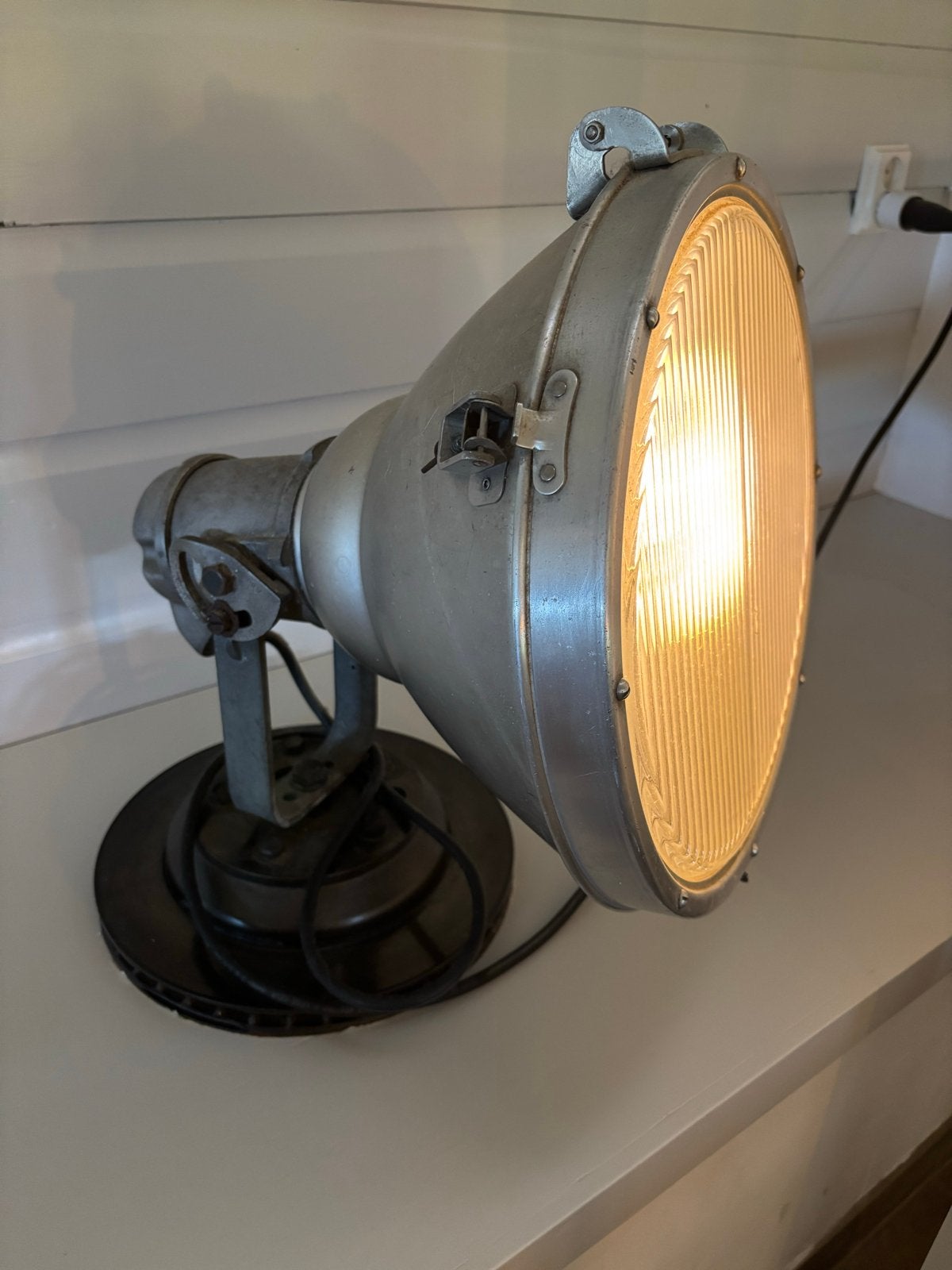 Unieke Vintage Fabriekslamp op Auto Velg - Industriële Stijl, Ophalen