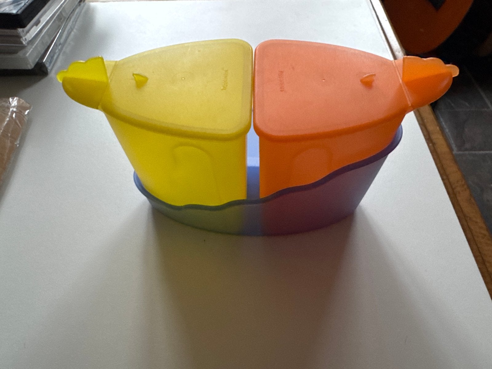 Tupperware Duo Serveerkom - Geel & Oranje, Huis en Inrichting, Gebruikt, Overige kleuren, Ophalen of Verzenden, Bak of Kom