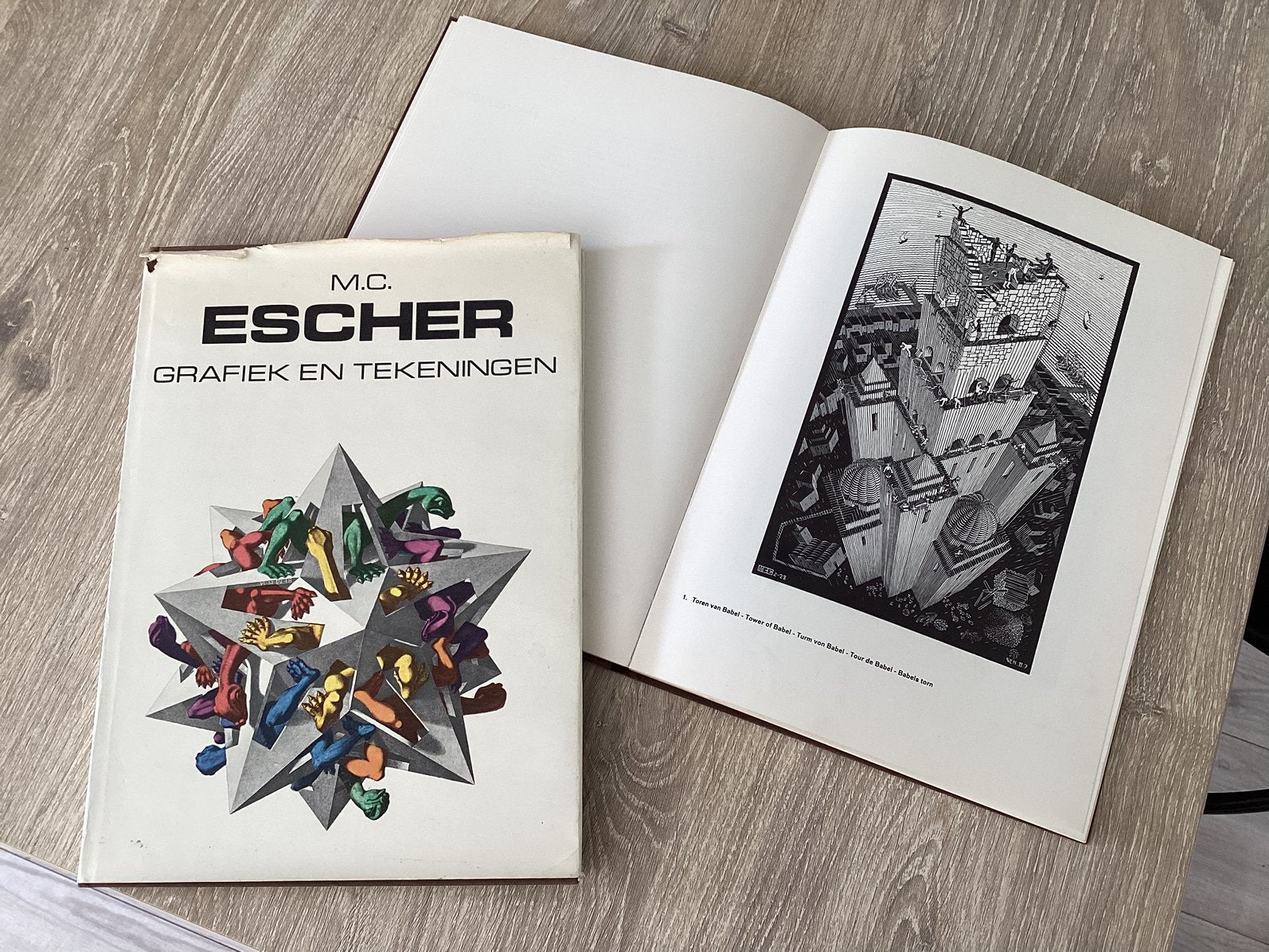 M.C.Escher  grafiek en tekeningnen, Antiek en Kunst, Ophalen, 31 cm, 1950 - 1999, Overige technieken