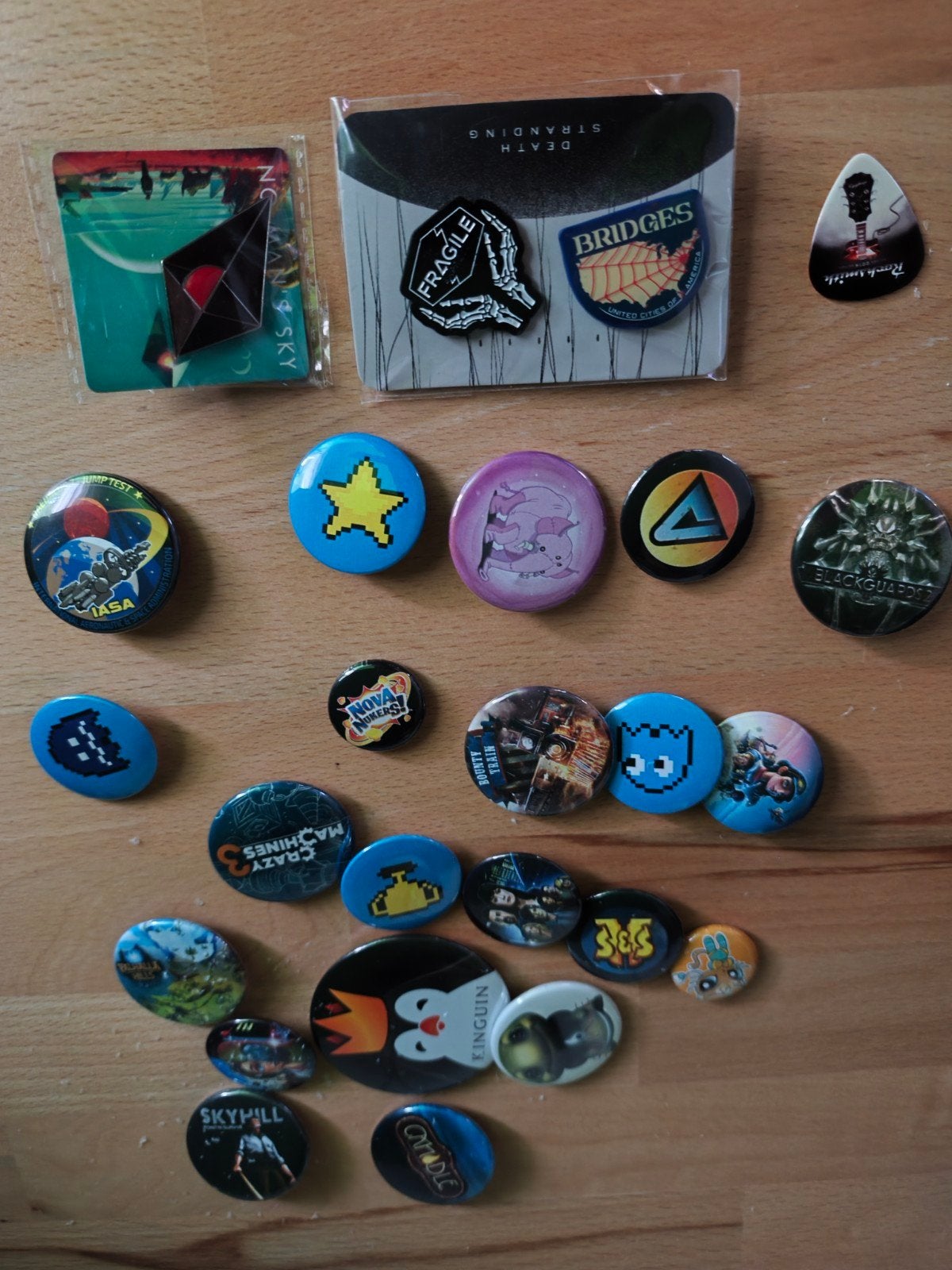 Diverse game buttons en pins - In één koop, Spelcomputers en Games, Games | Overige, Ophalen of Verzenden, Nieuw, Overige genres