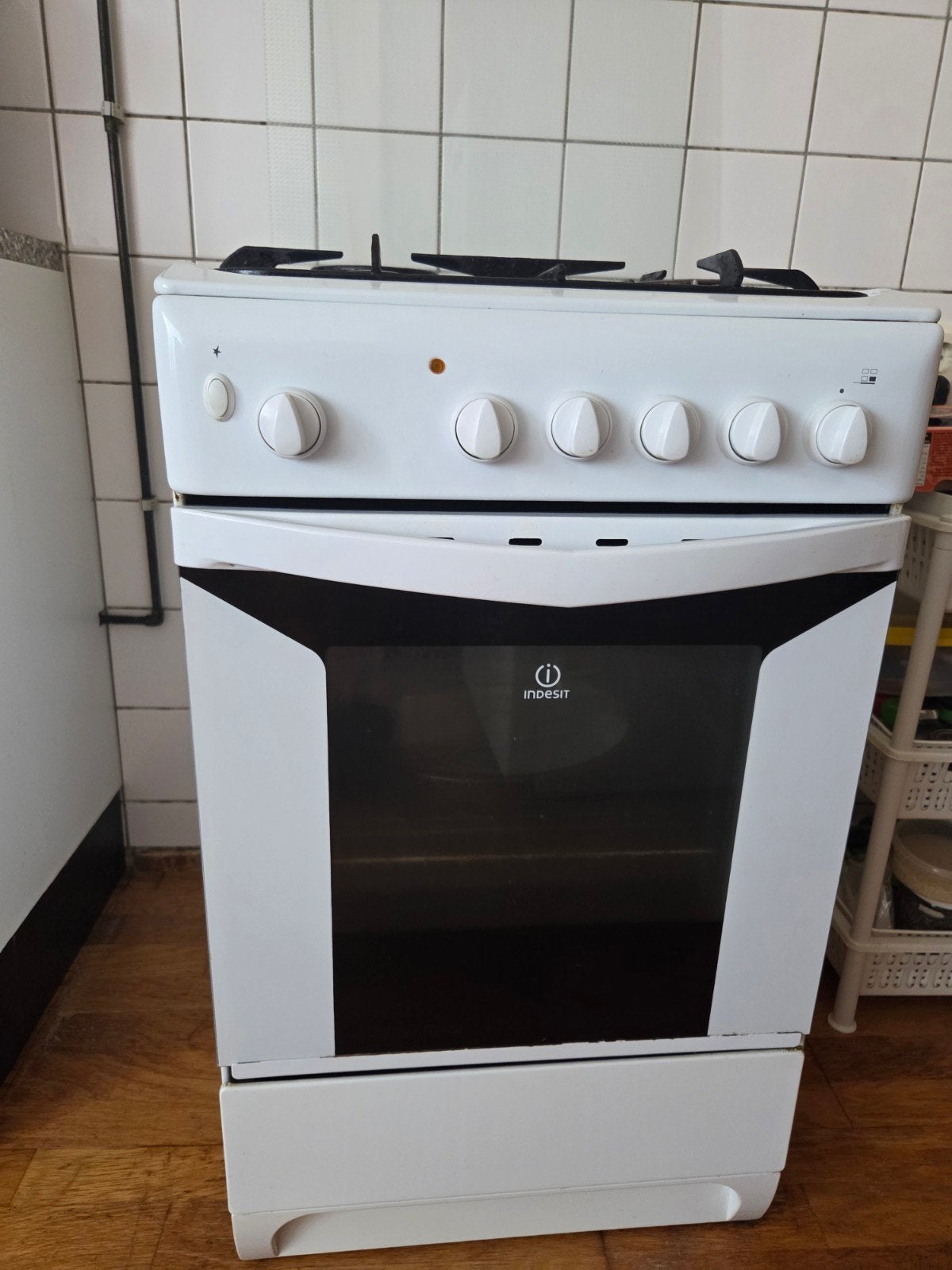 Fornuis indesit, Witgoed en Apparatuur, Gebruikt, Gas, Vrijstaand, 85 tot 90 cm