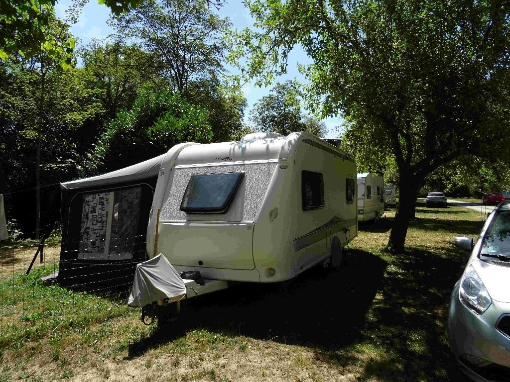 Hobby 490 UL - 2011, Caravans en Kamperen, Caravans, Hobby, Particulier, 4 tot 5 meter, Tot en met 4