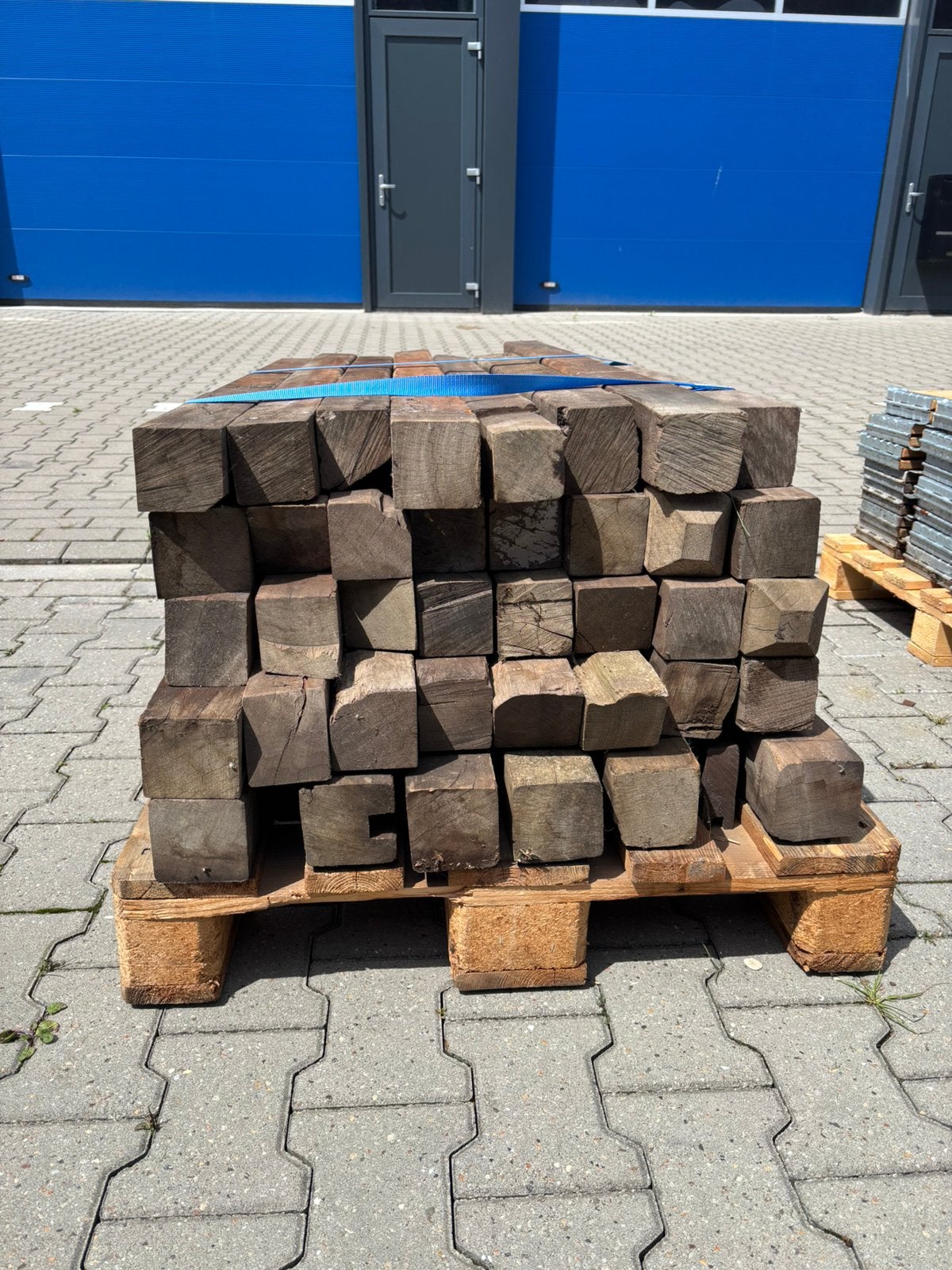 Partij zware hardhouten palen / balken, gebruikt, Ophalen, Gebruikt, 50 mm of meer, Pallet