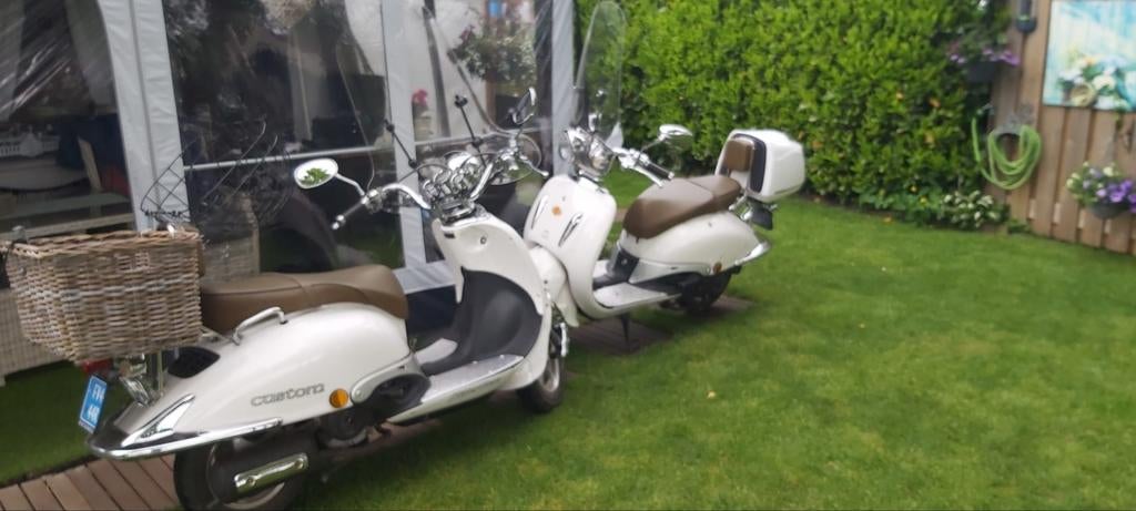 Snorscooters  1 heeft 5000 op de teller en de andere 6500 km, Ophalen, Benzine, Overige merken