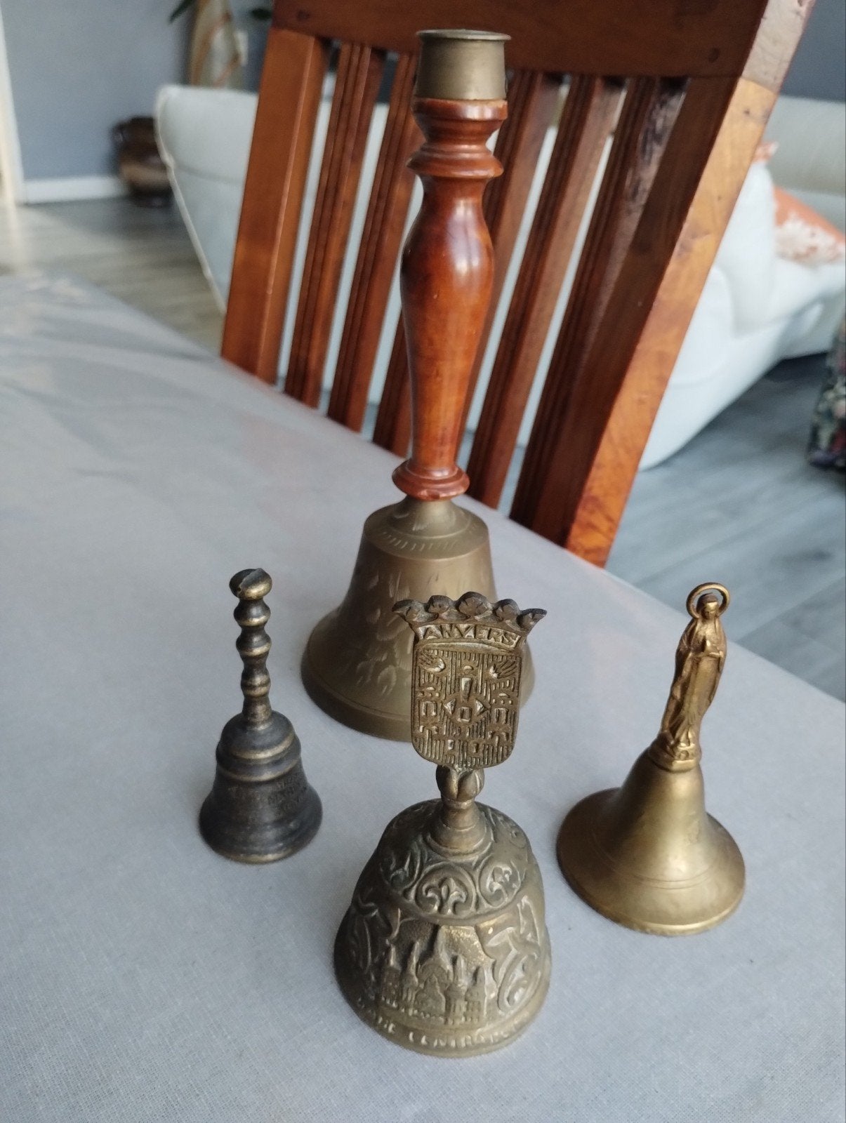 4 tafelbellen Brons allemaal intact, Ophalen