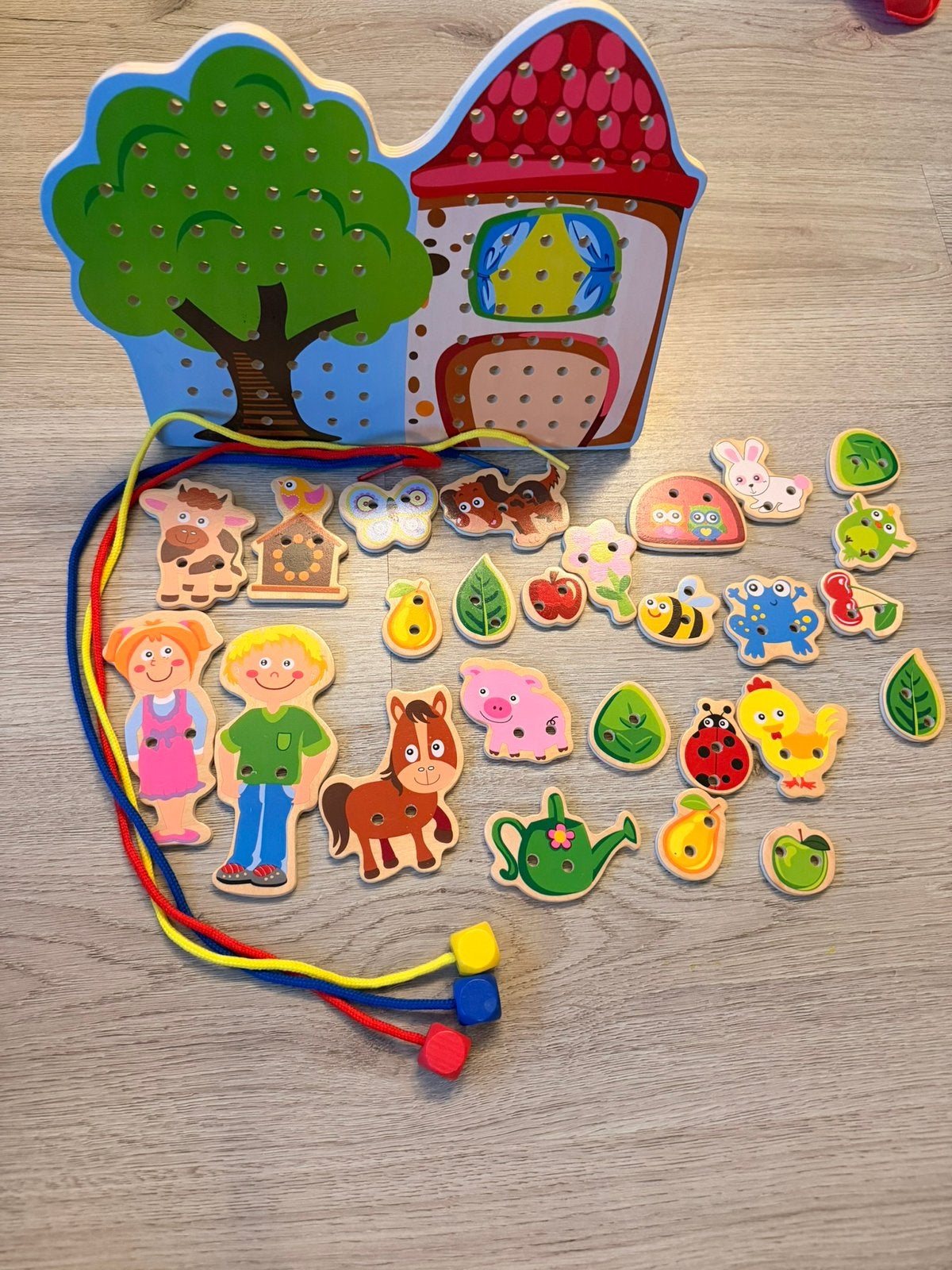 Complete houten Playtive kinderboerderij rijgspel, Ophalen, Zo goed als nieuw, Rij- of Hobbelspeelgoed