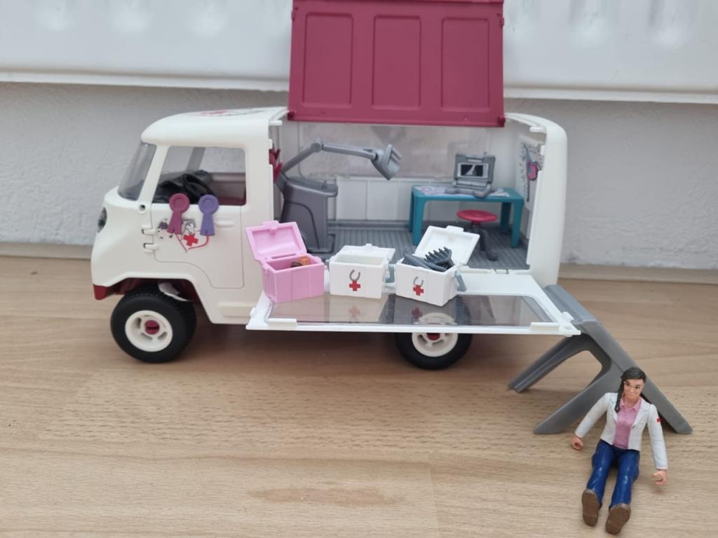 Schleich Dierenartsbus met accessoires, Kinderen en Baby's, Speelgoed | Speelgoedvoertuigen, Gebruikt, Ophalen