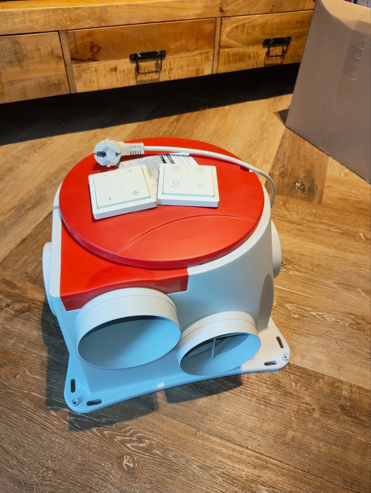 Zehnder ventilatiebox met 2 afstandsbedieningen, 5 jaar oud, Ophalen
