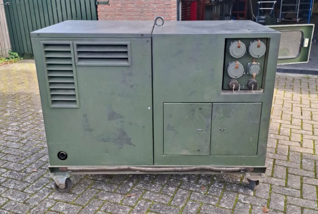 Stroomaggregaat, Ophalen, Zo goed als nieuw, 10 tot 30 kVA, Elektrisch startend