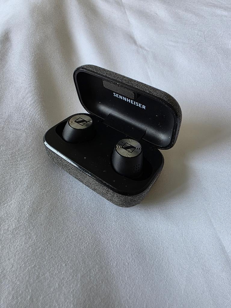 Sennheiser Momentum TW2 - Linker oortje + Case (R. defect), Gebruikt, Sennheiser, Zwart, In oorschelp (earbud)