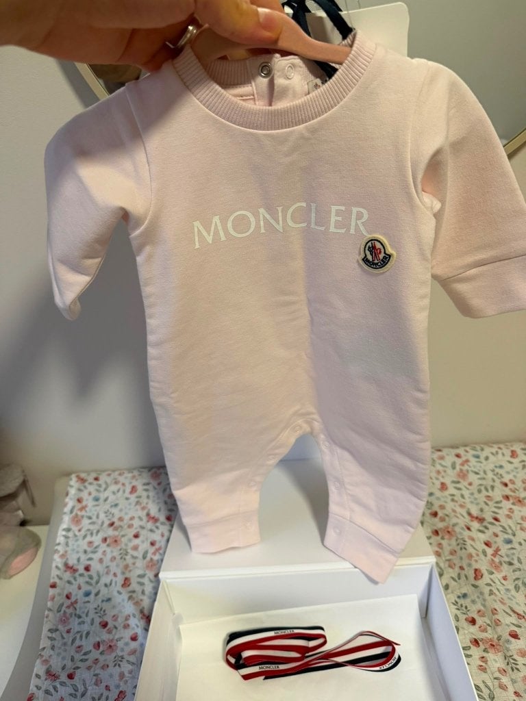 Moncler babypak lichtroze maat 1-3 maanden 55 cm NIEUW, Moncler, Jongetje of Meisje, Nieuw, Ophalen of Verzenden