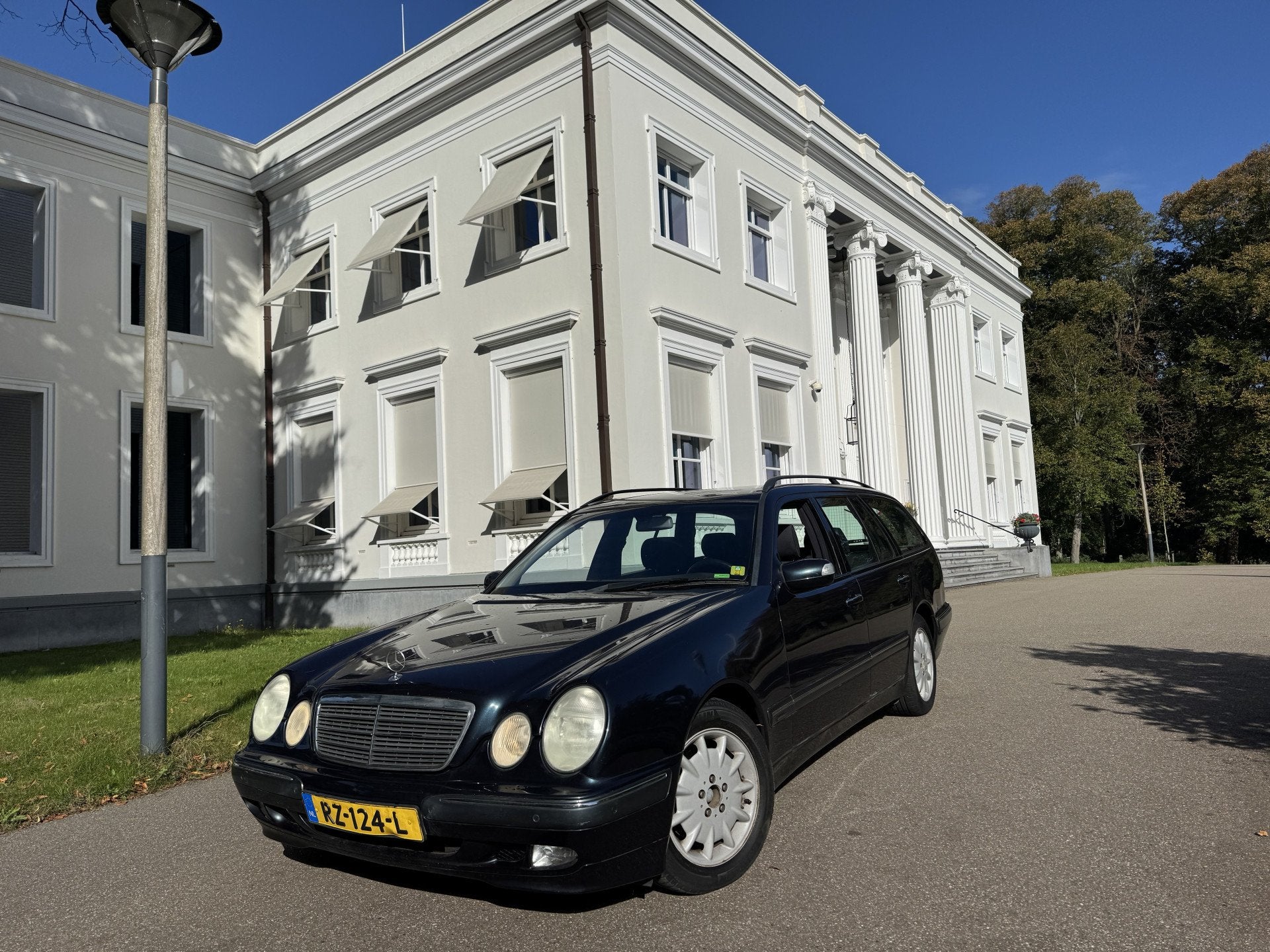 Mercedes-Benz E-Klasse 320 V6 Combi AUT BLIJVEND YOUNGTIMER, Automaat, Achterwielaandrijving, Gebruikt, 1644 kg