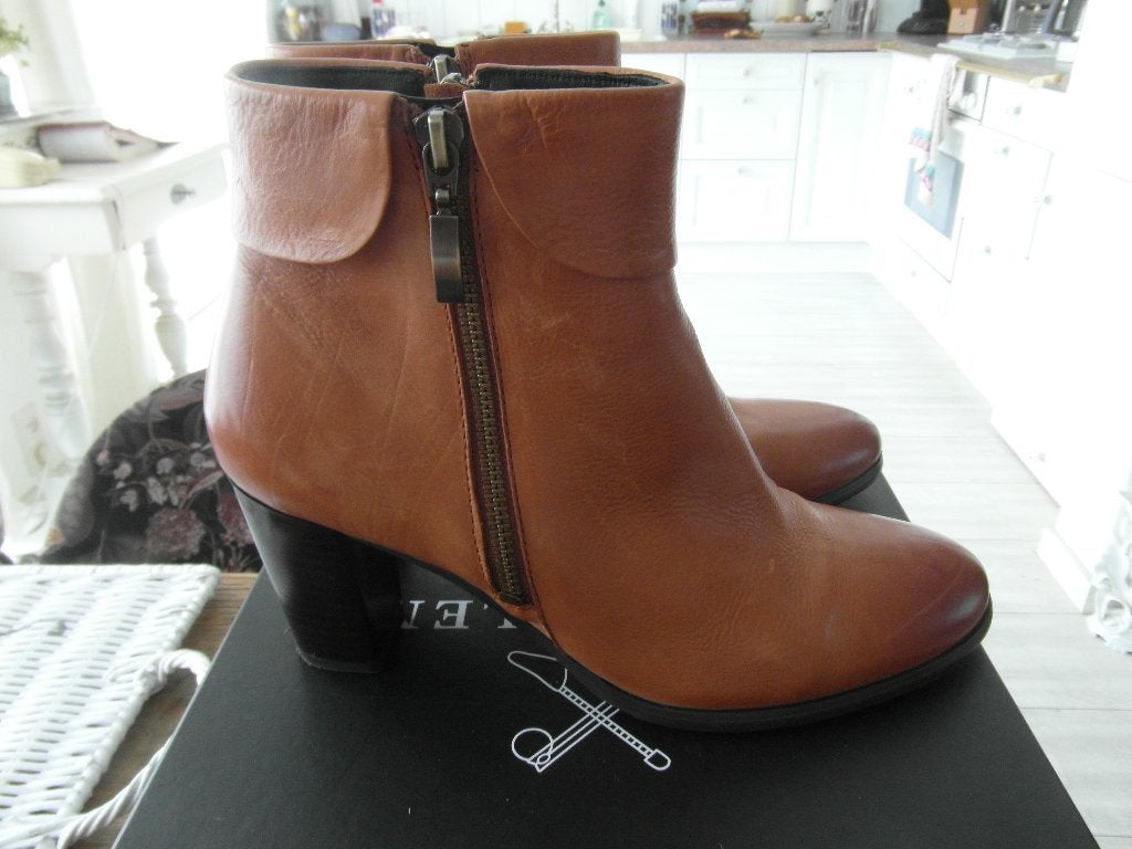 korte cognac laarsjes 38, Overige kleuren, Lage of Enkellaarzen, Nieuw, Ophalen of Verzenden