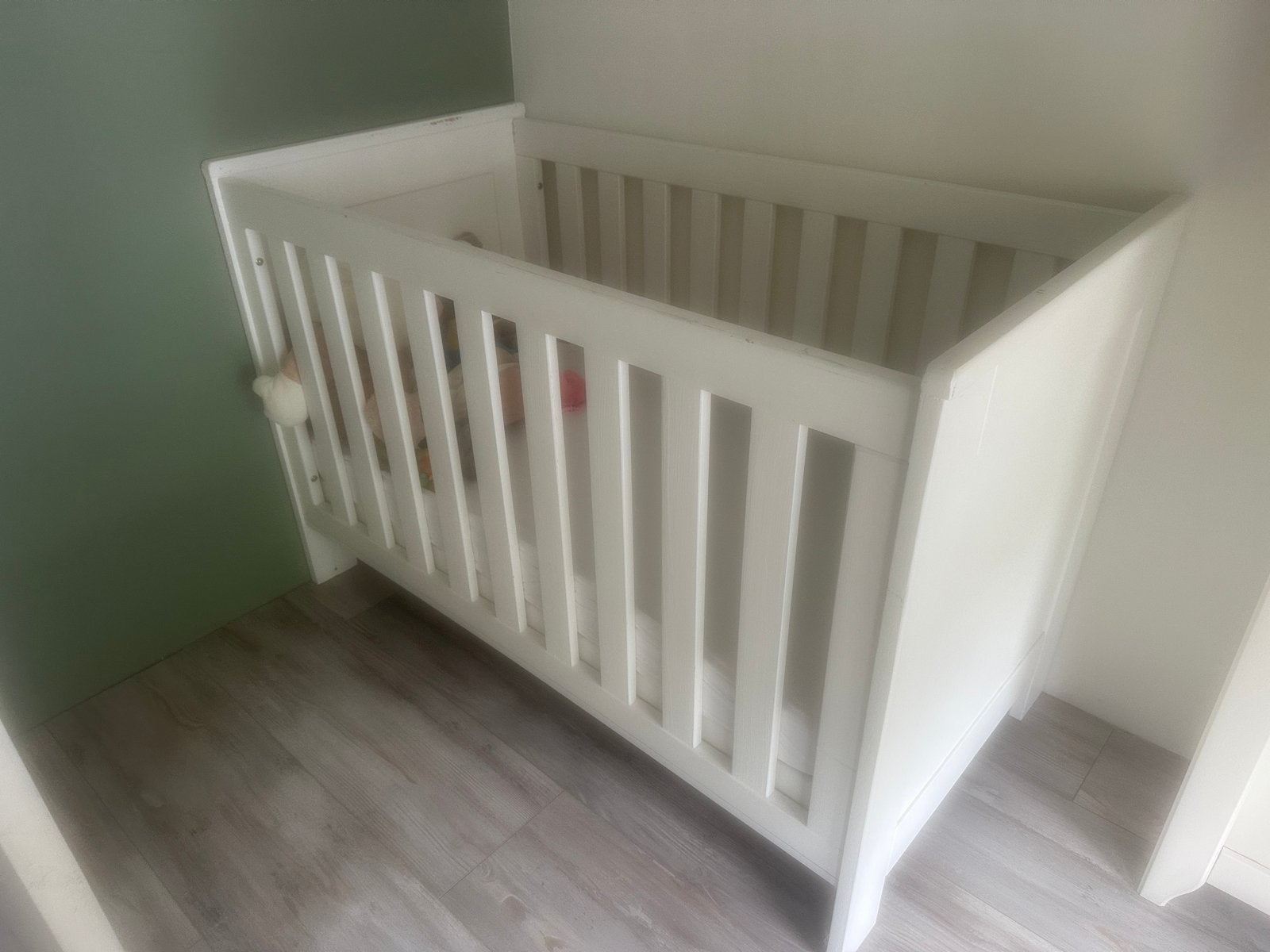 Wit Ledikant voor Baby/Peuter, Ophalen, Zo goed als nieuw, Jongetje of Meisje
