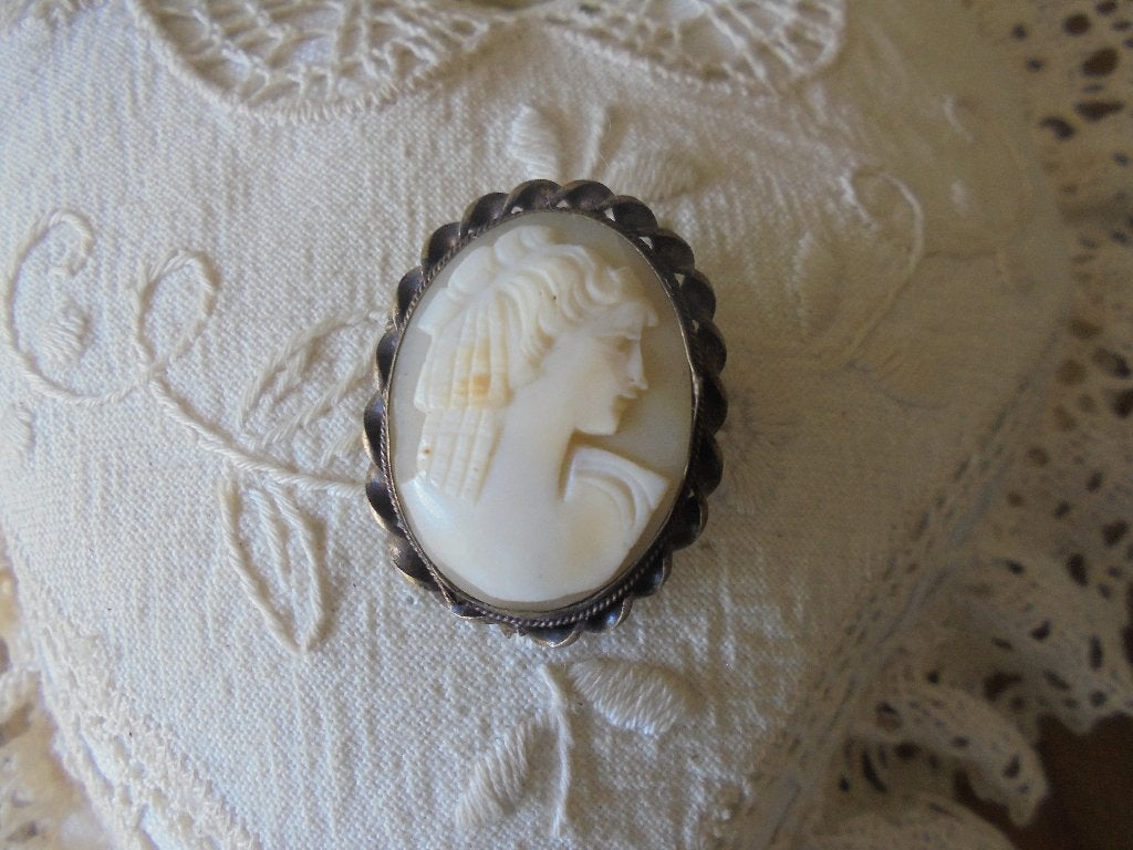 Oude broche /kettinghanger camee schelp, Ophalen of Verzenden, Overige materialen, Broche