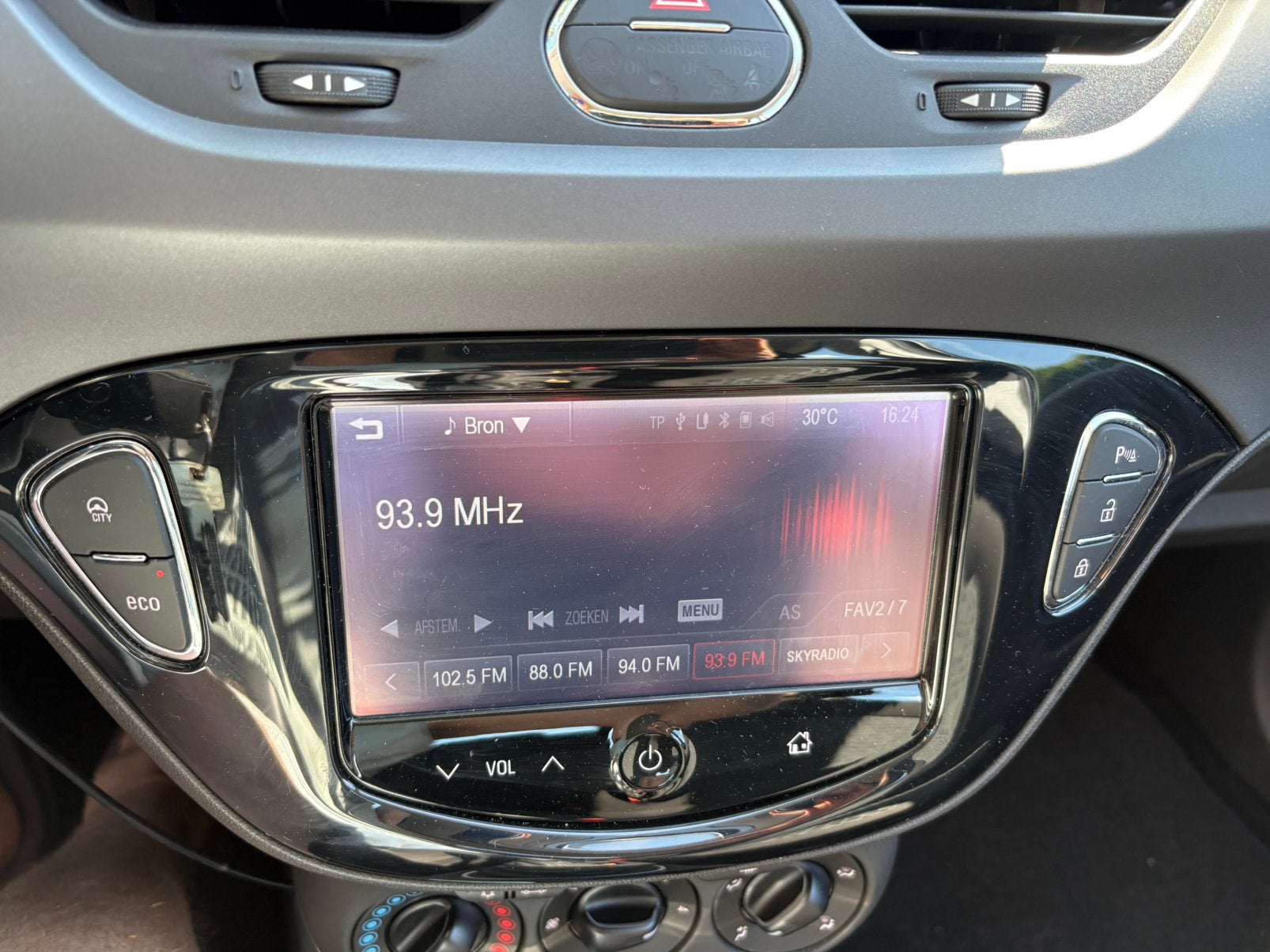 Auto radio uit Opel Corsa 2016, Ophalen, Zo goed als nieuw