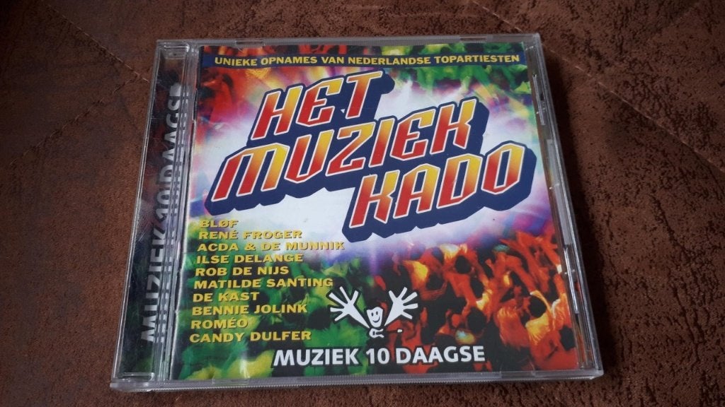 CD - Het muziek kado - 1999, Gebruikt, Verzenden, Inclusief boekje, Verzamelalbum