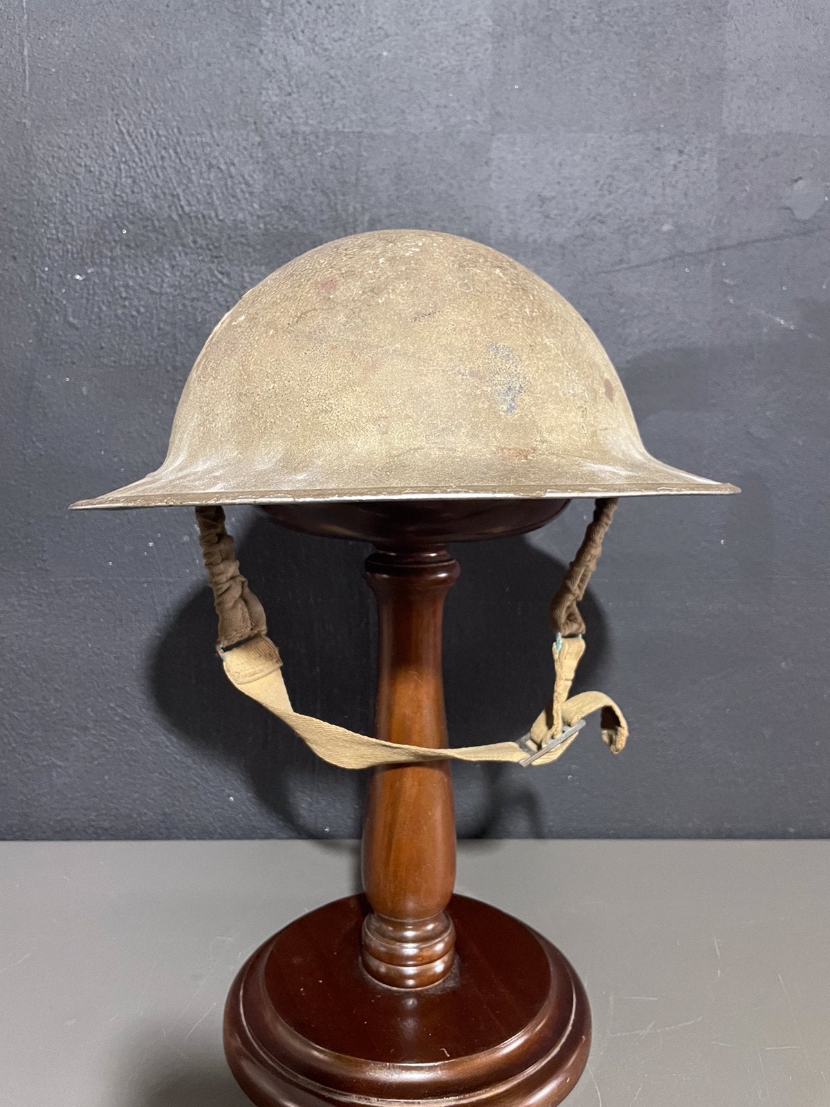 Britse helm 1940. Ruwe afwerking. Origineel binnenwerk., Ophalen of Verzenden, Engeland, Helm of Baret