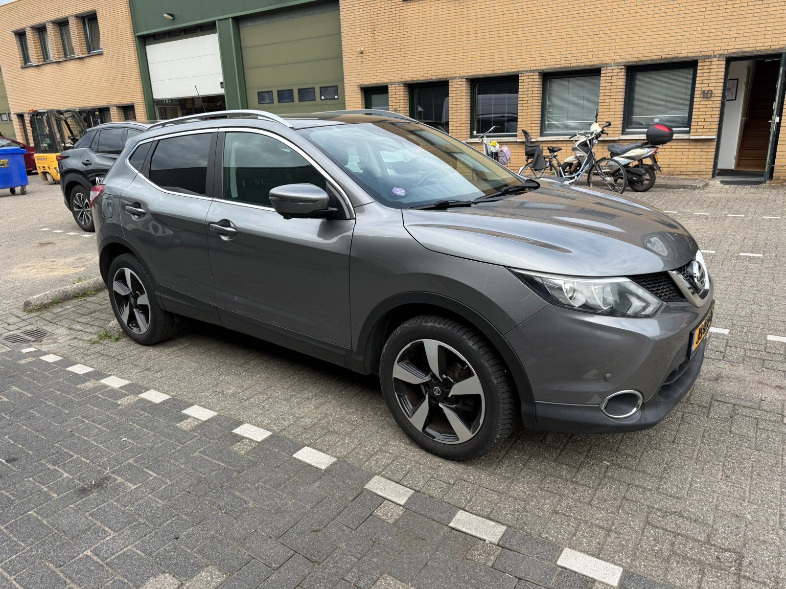Nissan Qashqai 1.2 Dig-t 85KW 2WD 2016 Grijs motor defect