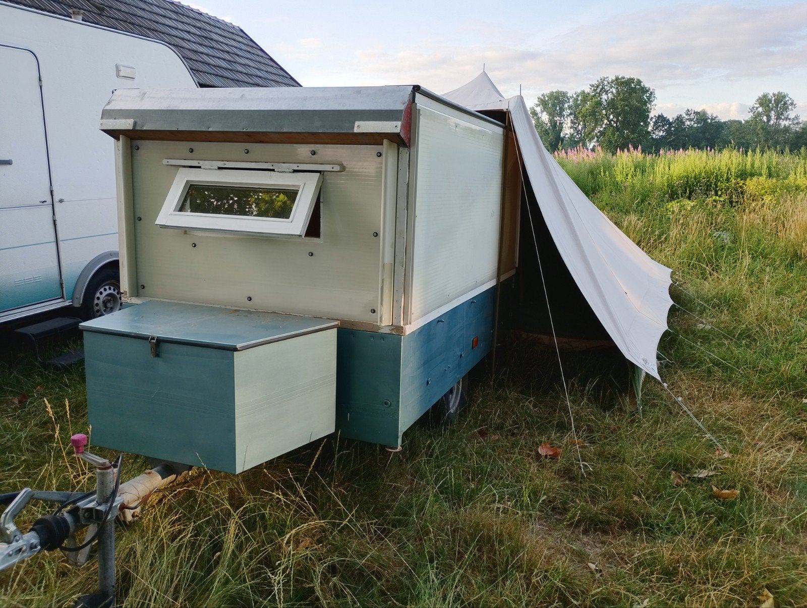 Teardrop caravan met buitentent - nog een beetje werk, Ophalen