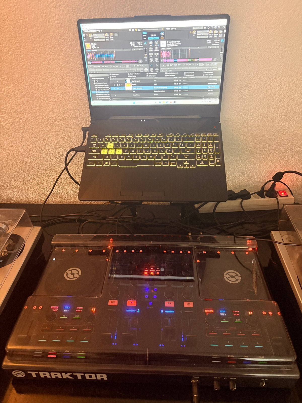 Traktor Kontrol S4 met Traktor Pro 4 licentie stofkap en tas, Muziek en Instrumenten, Dj-sets en Draaitafels, Ophalen of Verzenden