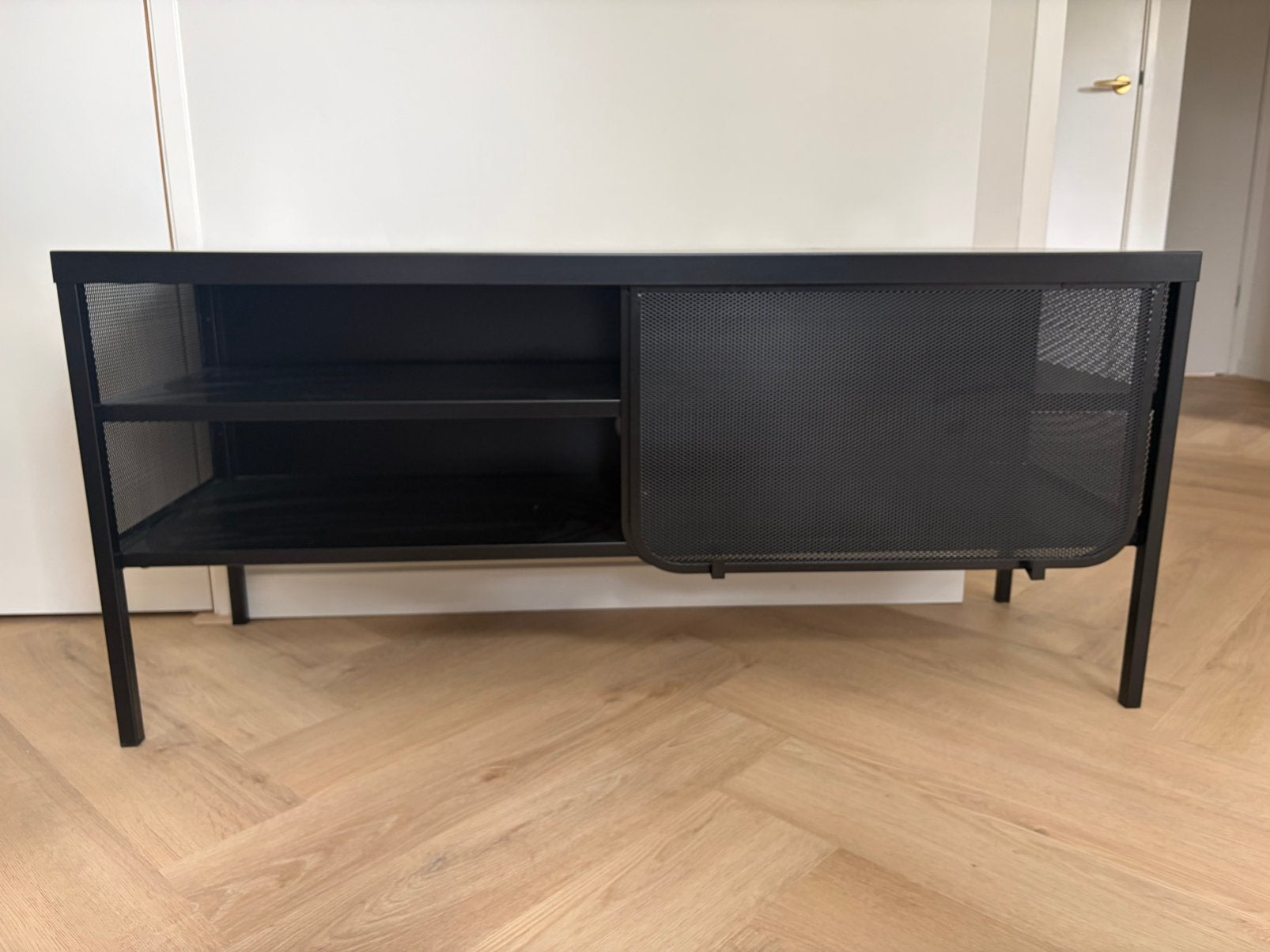Zwarte metalen tv kast, Ophalen, 100 tot 150 cm, Zo goed als nieuw, Minder dan 100 cm