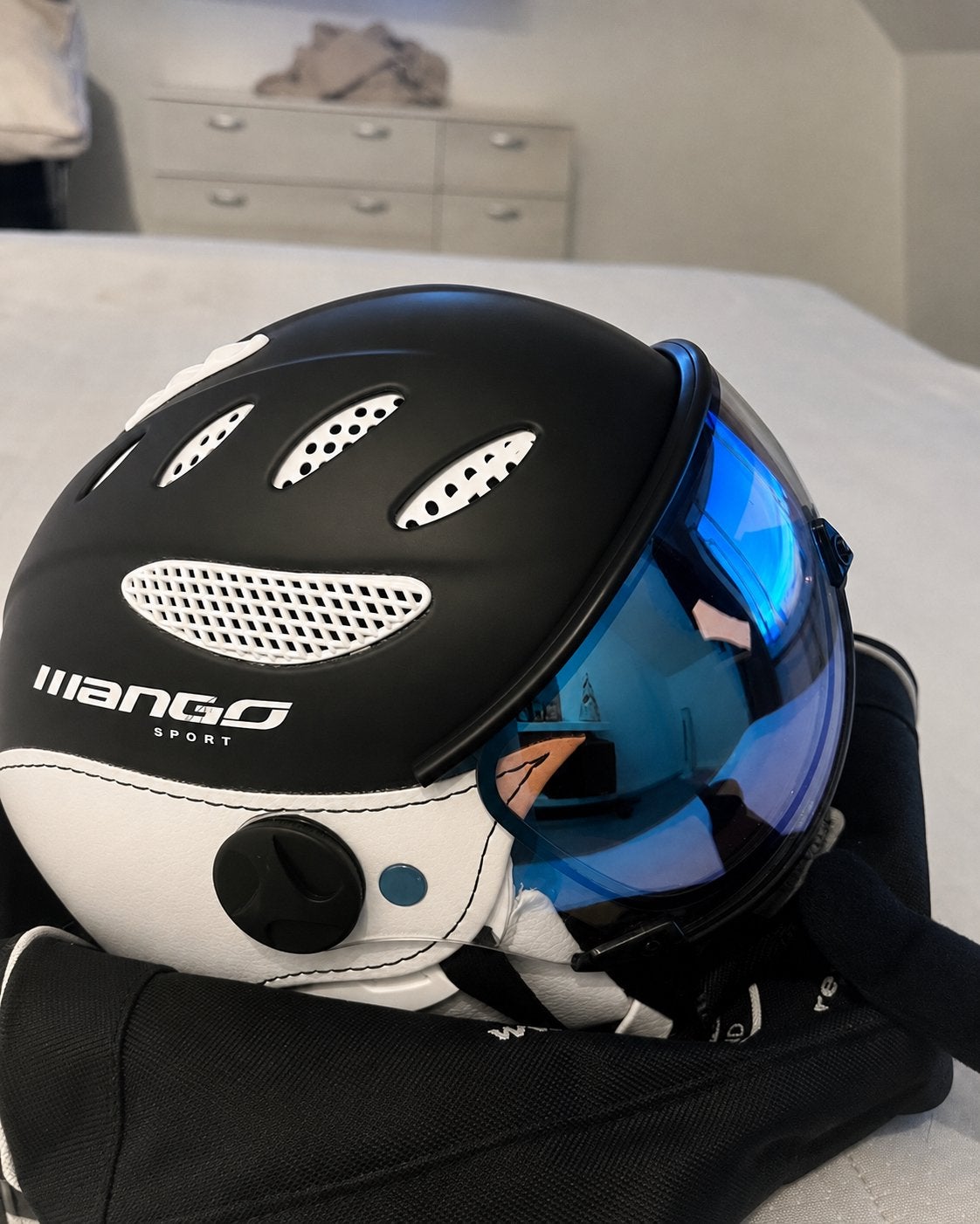 Skihelm maat S met blauw vizier – nette staat - Mango, Ophalen of Verzenden, Tweedehands, Integraalhelm, Overige merken