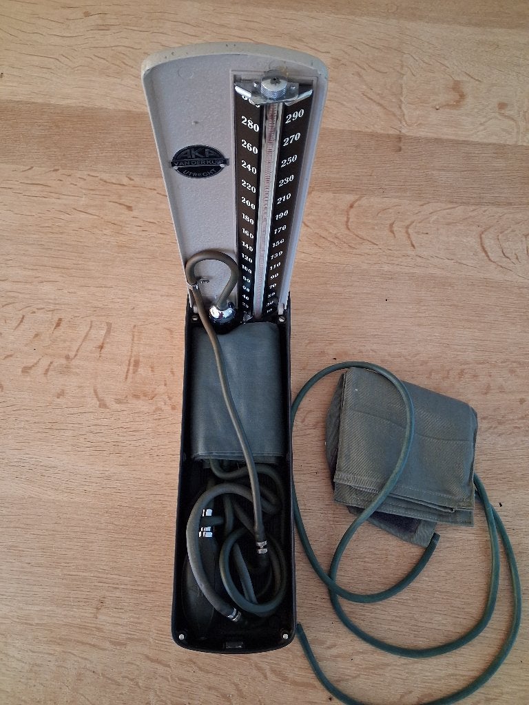 ERKA vintage kwikbloeddrukmeter, Ophalen