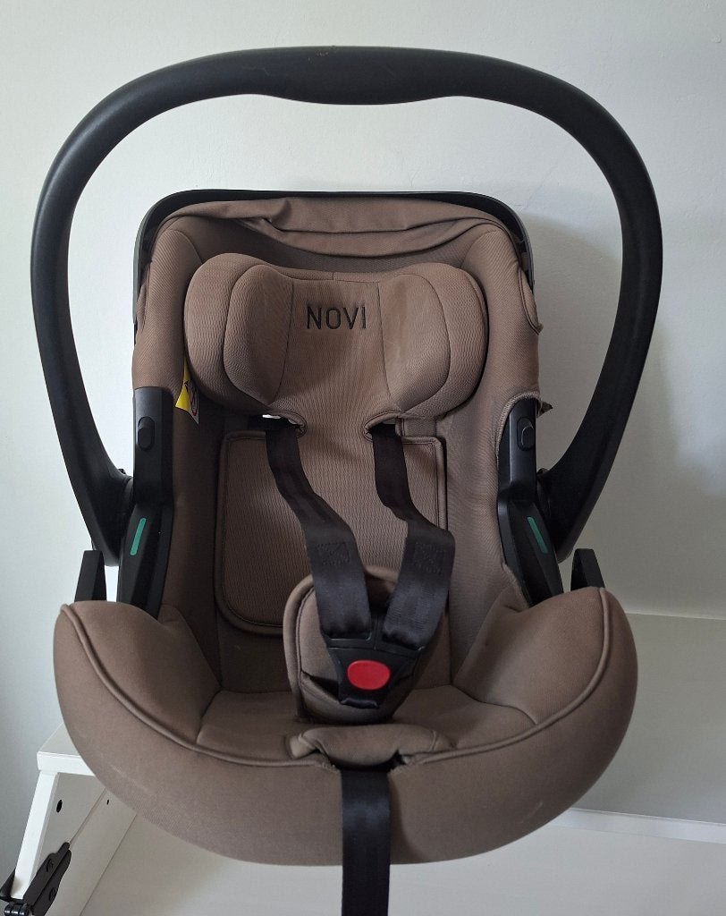 Novi autostoel baby 0m - 12m taupe, 0 t/m 13 kg, Ophalen, Overige merken, Gebruikt