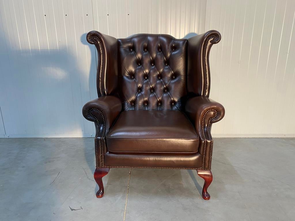 Engelse XL Chesterfield oorfauteuil bruin, Huis en Inrichting, Fauteuils, Gebruikt, 75 tot 100 cm, Ophalen of Verzenden