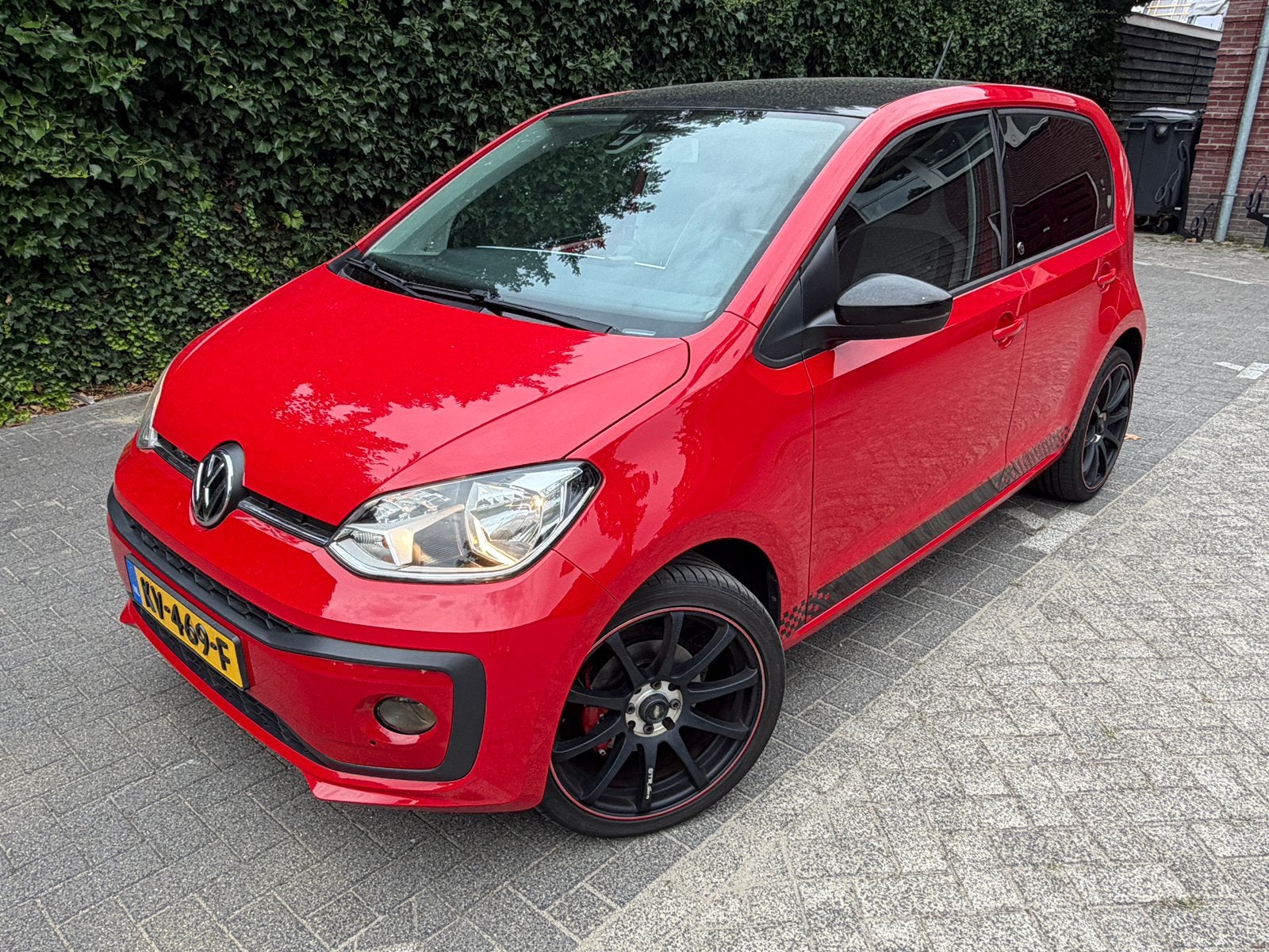 Volkswagen up! 1.0 60PK 5D BMT model 2017 Rood, Auto's, Voorwielaandrijving, Stof, 4 stoelen, Origineel Nederlands