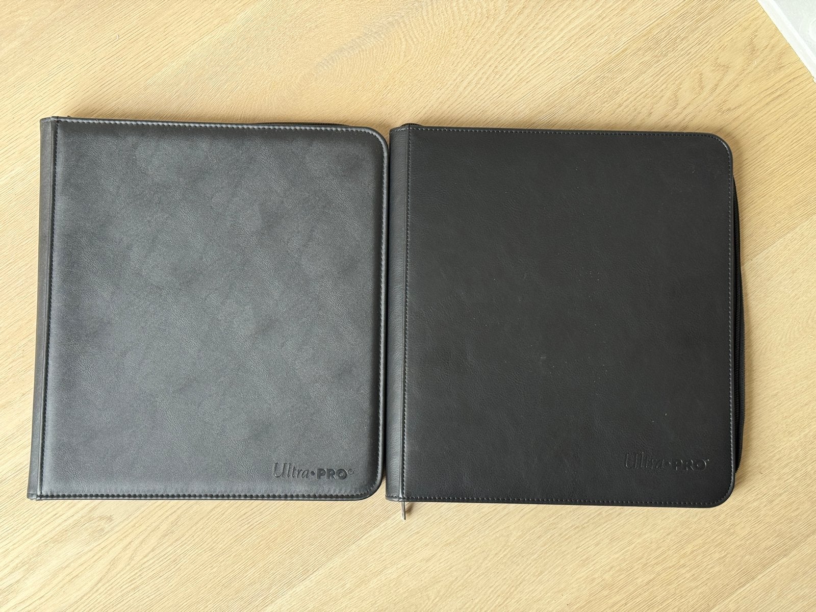 2 keer Ultra Pro binder 12 pocket, Ophalen, Zo goed als nieuw, 12 inch, Bescherming voor- en achterkant