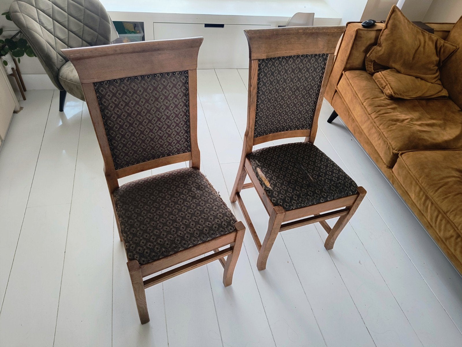 Set van 2 vintage houten stoelen met stoffen bekleding, Ophalen, Gebruikt, Twee, Bruin