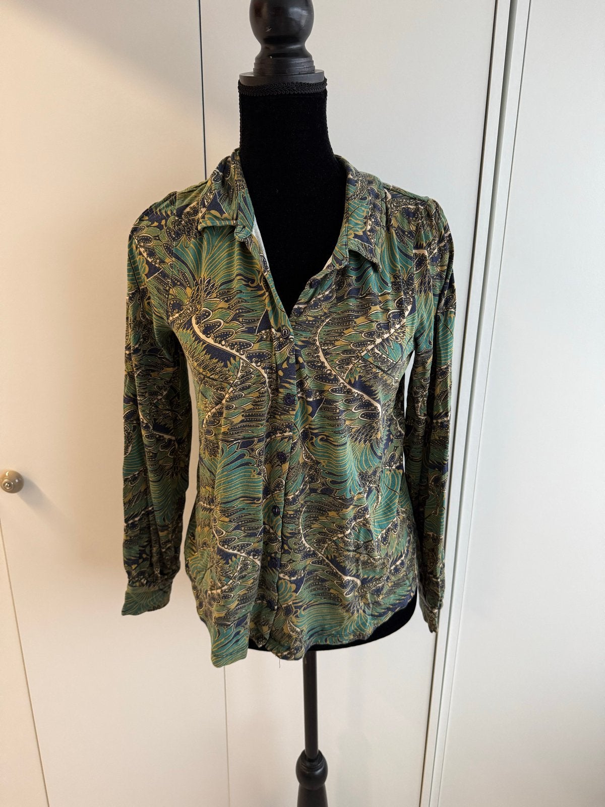 King Louie Blouse Maat M - Groen/Blauw Patroon, Kleding | Dames, Blouses en Tunieken, Ophalen of Verzenden, Gedragen, Maat 38/40 (M)