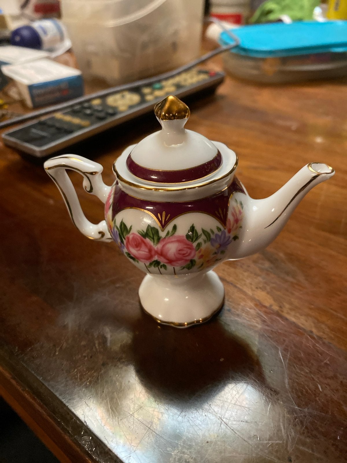 Miniatuur theepot en vazen met gouden en blauwe decoraties, Ophalen of Verzenden