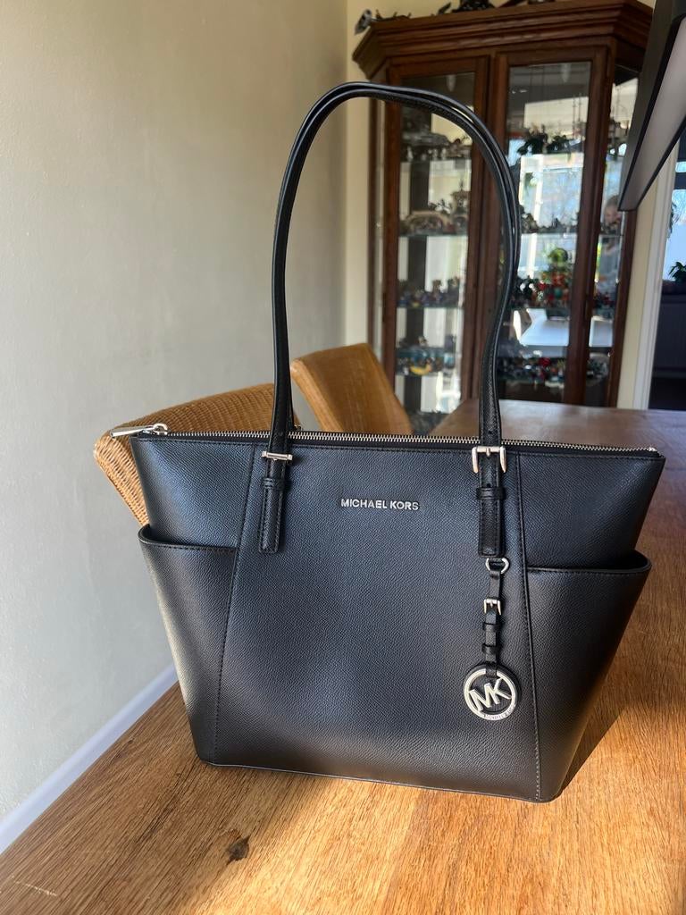 Michael Kors zwarte tas, Sieraden, Tassen en Uiterlijk, Tassen | Damestassen, Ophalen, Zo goed als nieuw, Zwart, Handtas