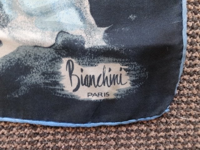 Sjaal in hele nette staat, Bianchini Paris ca 75 x 75 cm, Verzenden, Zo goed als nieuw, Maat 46/48 (XL) of groter, Sjaal