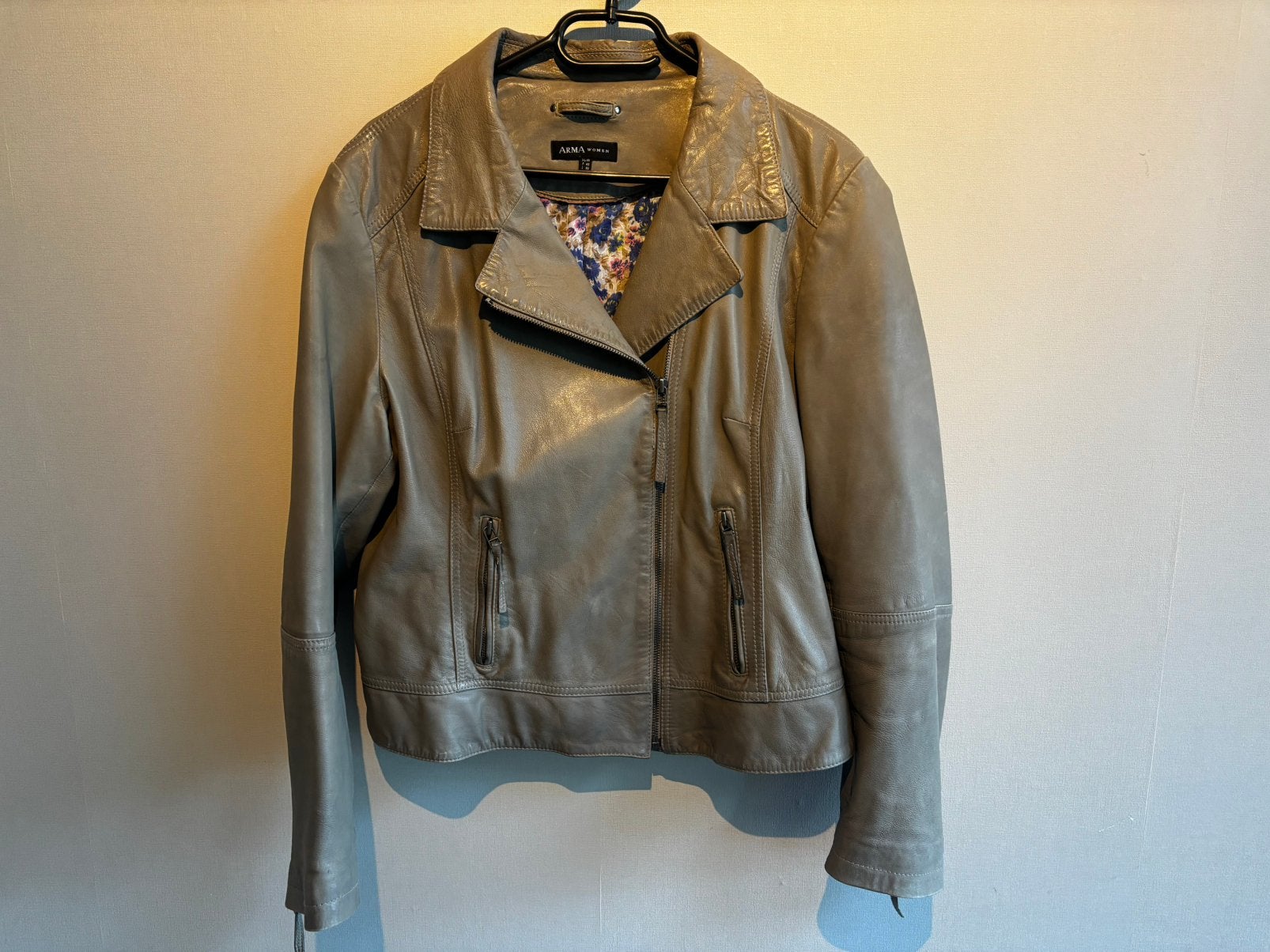 ARMA leren dames jas mt 46, licht taupe, Kleding | Dames, Jassen | Winter, Ophalen of Verzenden, Zo goed als nieuw, Maat 46/48 (XL) of groter