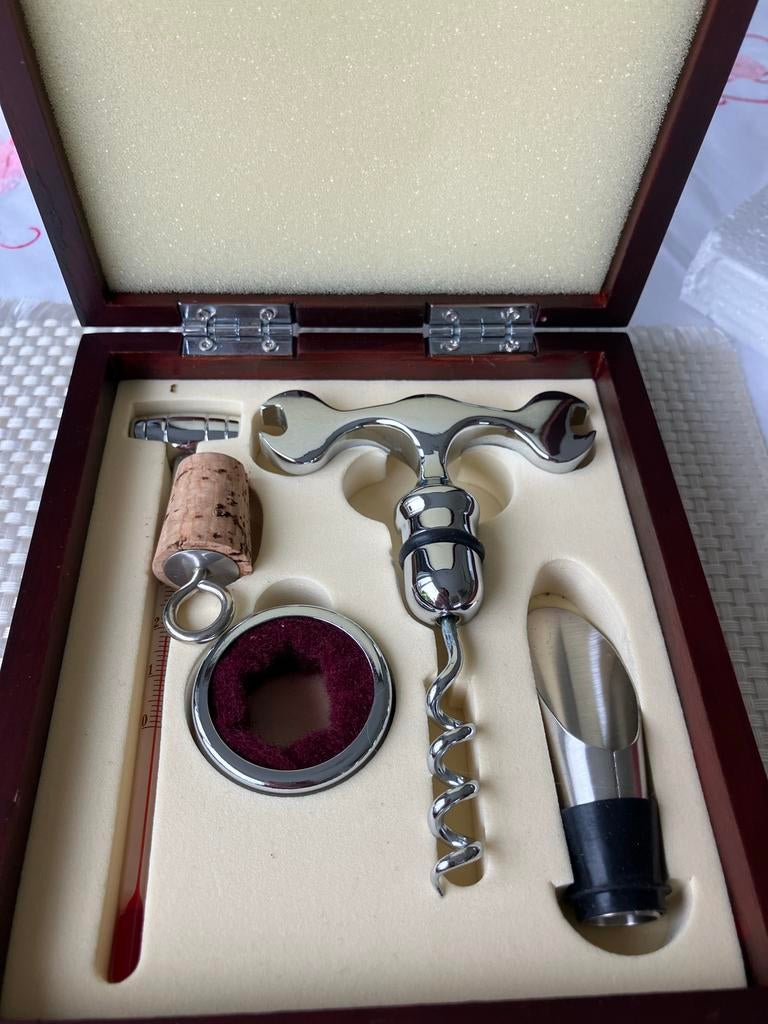 NIEUW. Luxe Wijnset in Kistje - Druppelvanger, Schenktu, Ophalen of Verzenden, Zo goed als nieuw, Overige typen
