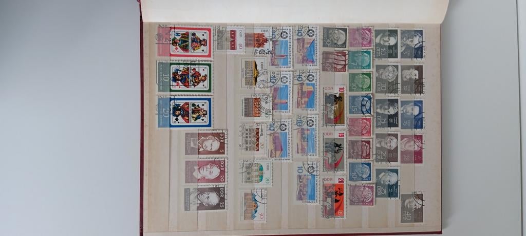 Postzegel album met DDR, Ophalen of Verzenden, DDR