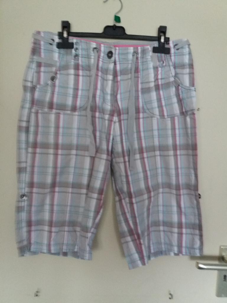 Een geruite korte broek, met verstelbare pijpen, Maat 38/40 (M), Overige kleuren, Kort, Miss Etam.