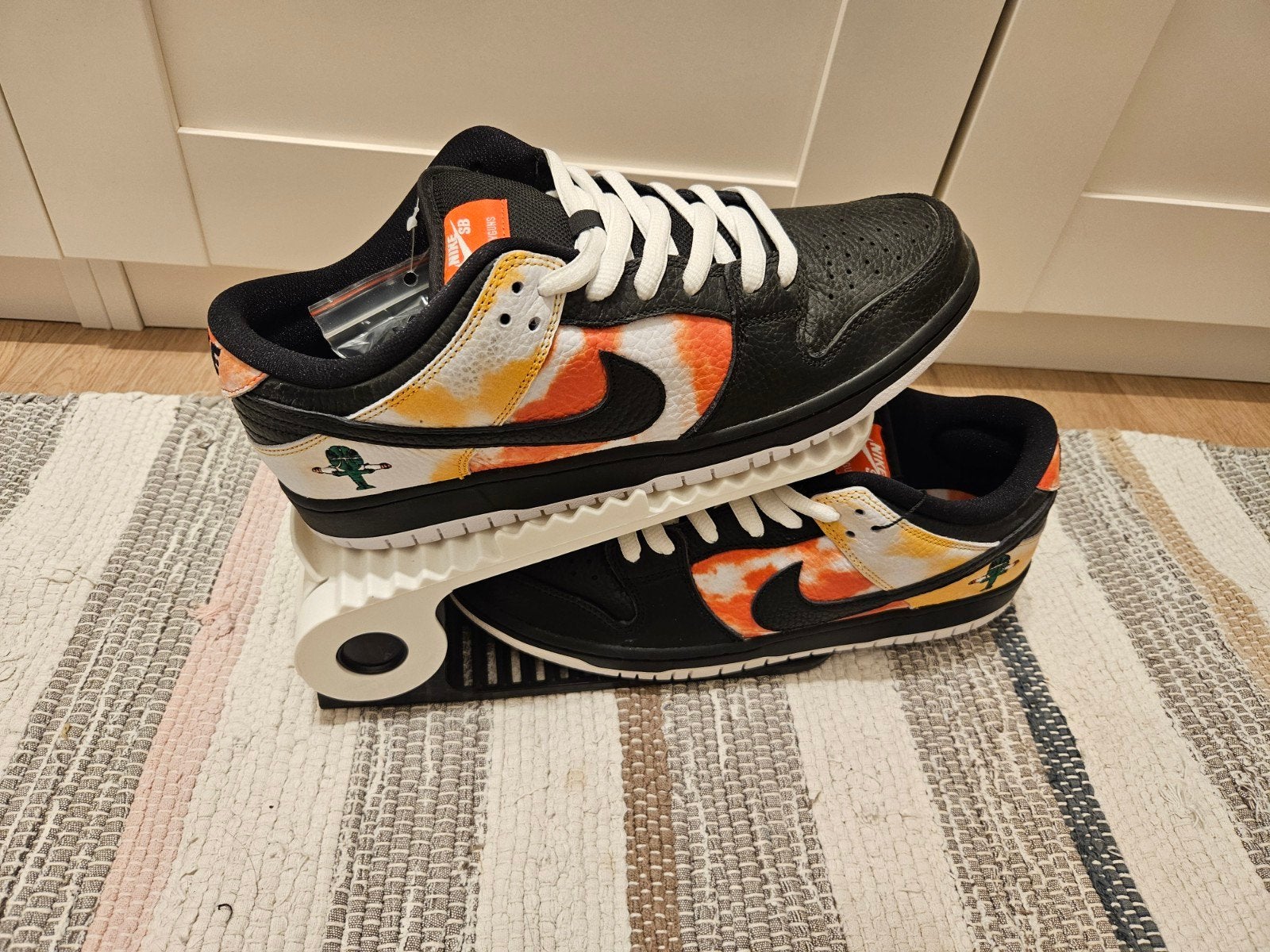 Nike SB Dunk Low Raygun Tie-Dye Black - Maat 43, Zwart, Nike, Nieuw, Ophalen of Verzenden