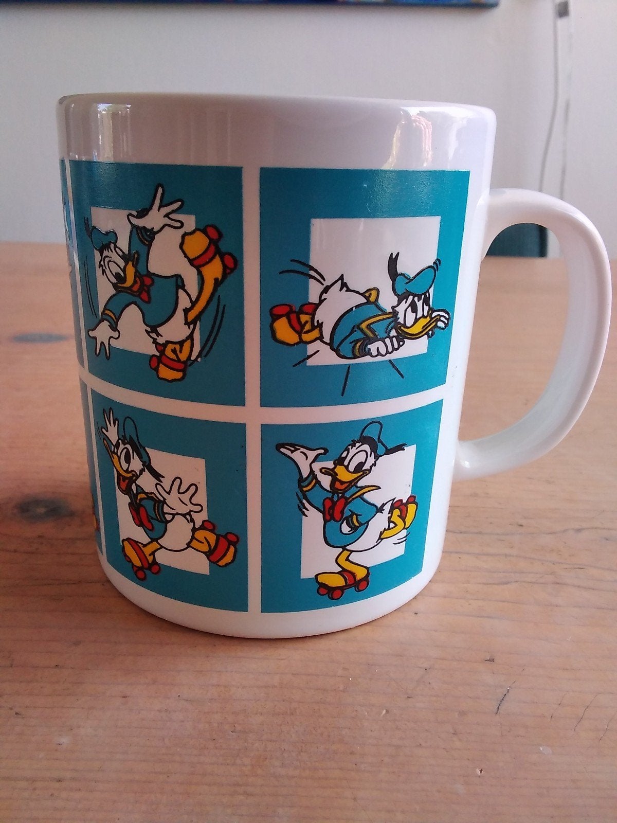 Disney / Kilnkraft Donald Duck rolschaatsen mok, Huis en Inrichting, Verzenden, Zo goed als nieuw, Overige stijlen, Kop(pen) en/of Schotel(s)
